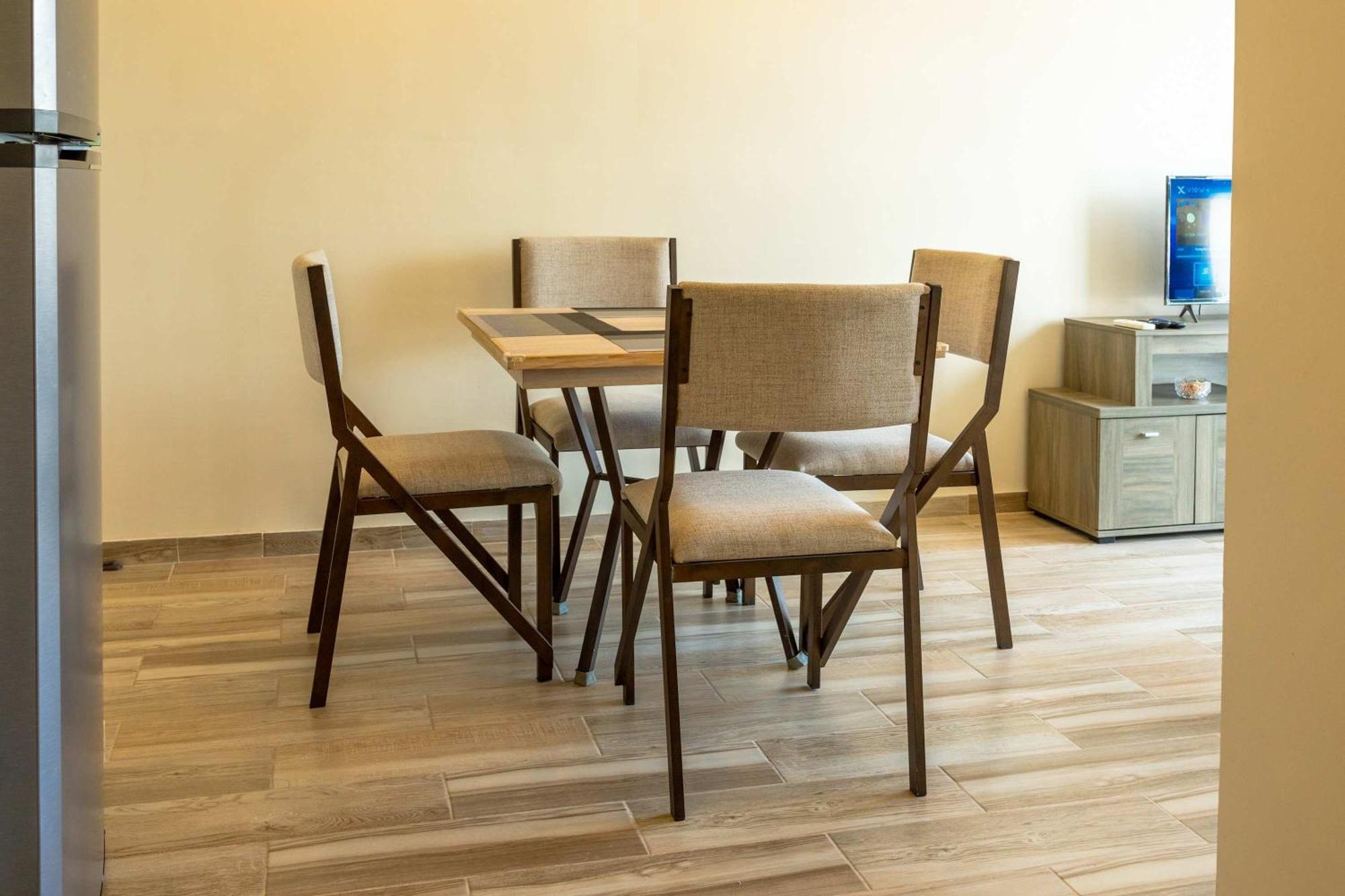 Cozy 2 Bedrooms Amenities *
