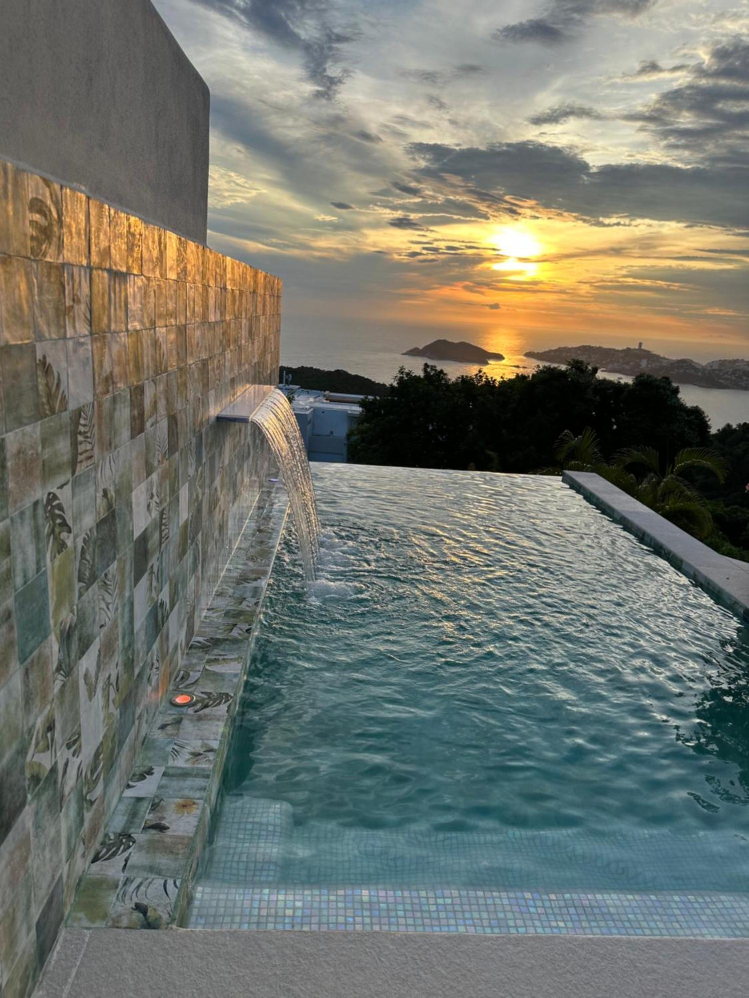 Villa San Sebastian, Celajes