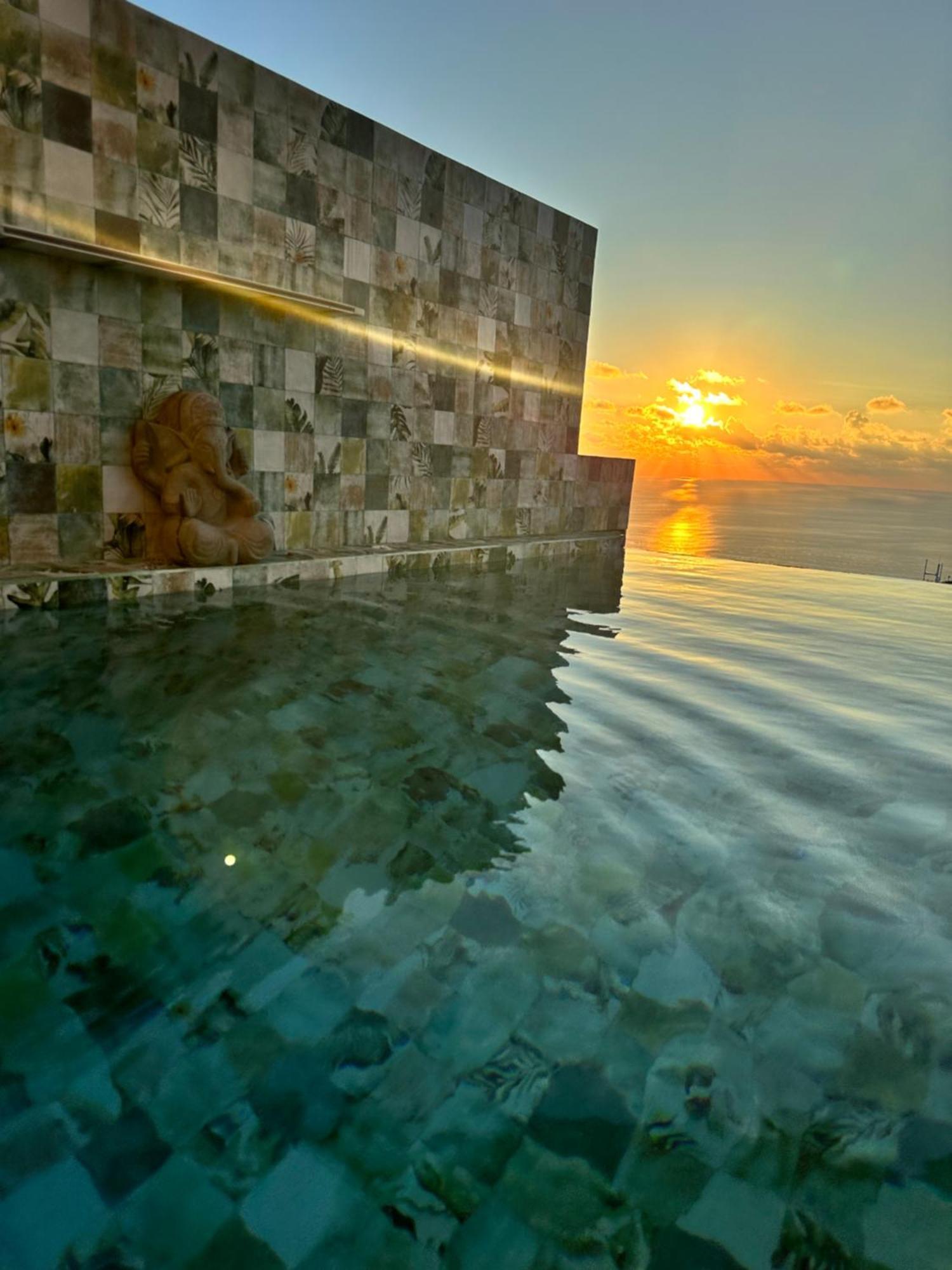 San Sebastian, Celajes Villa Acapulco