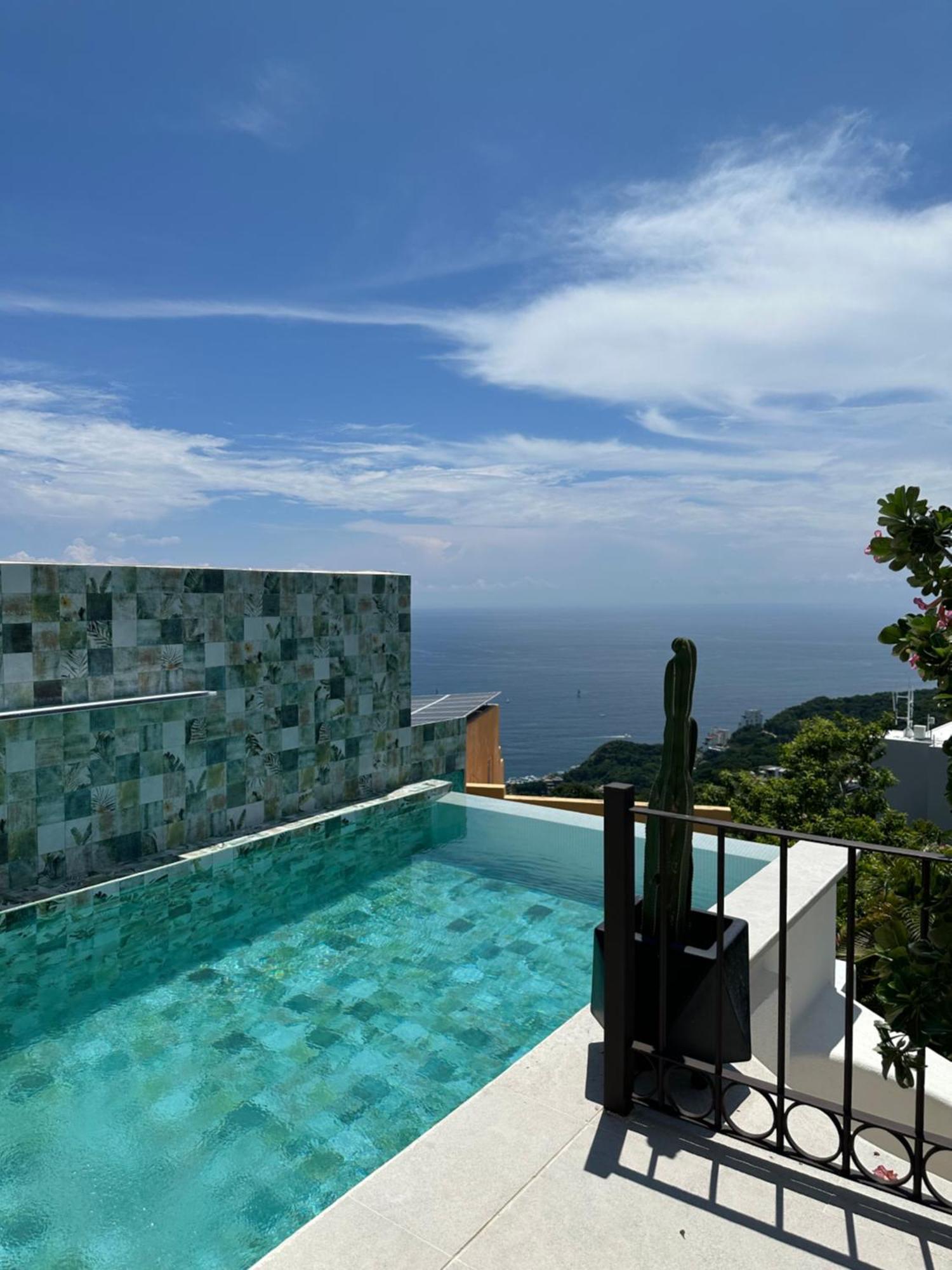 Villa San Sebastian, Celajes