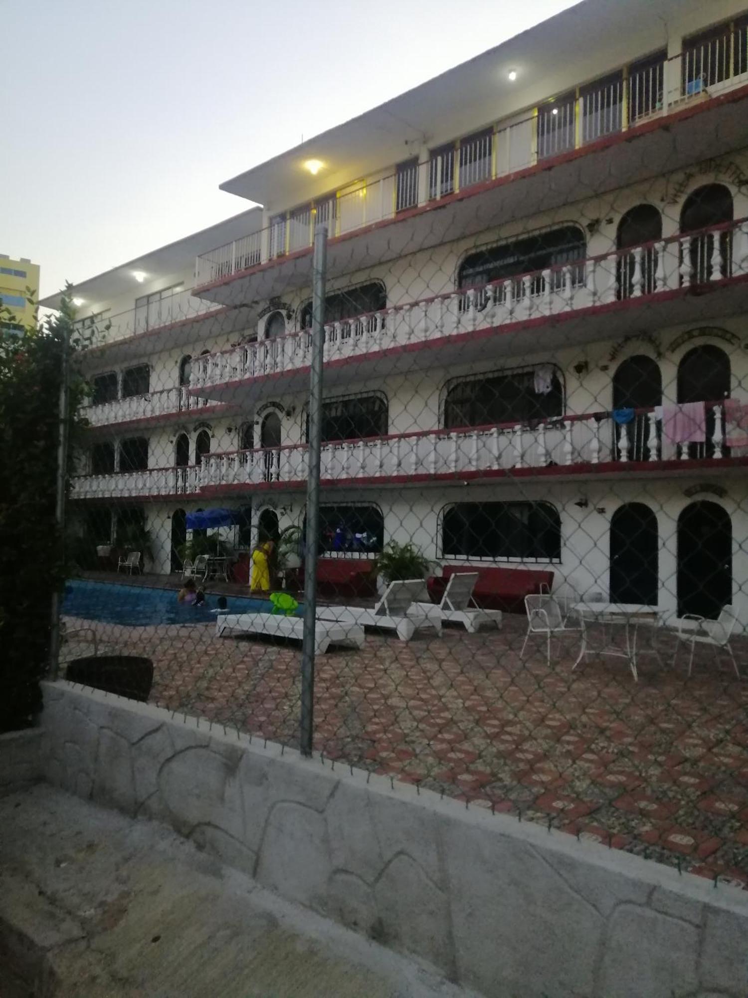 Departamento Acapulco, Costera Miguel Aleman, A Unos Pasos De La Playa *