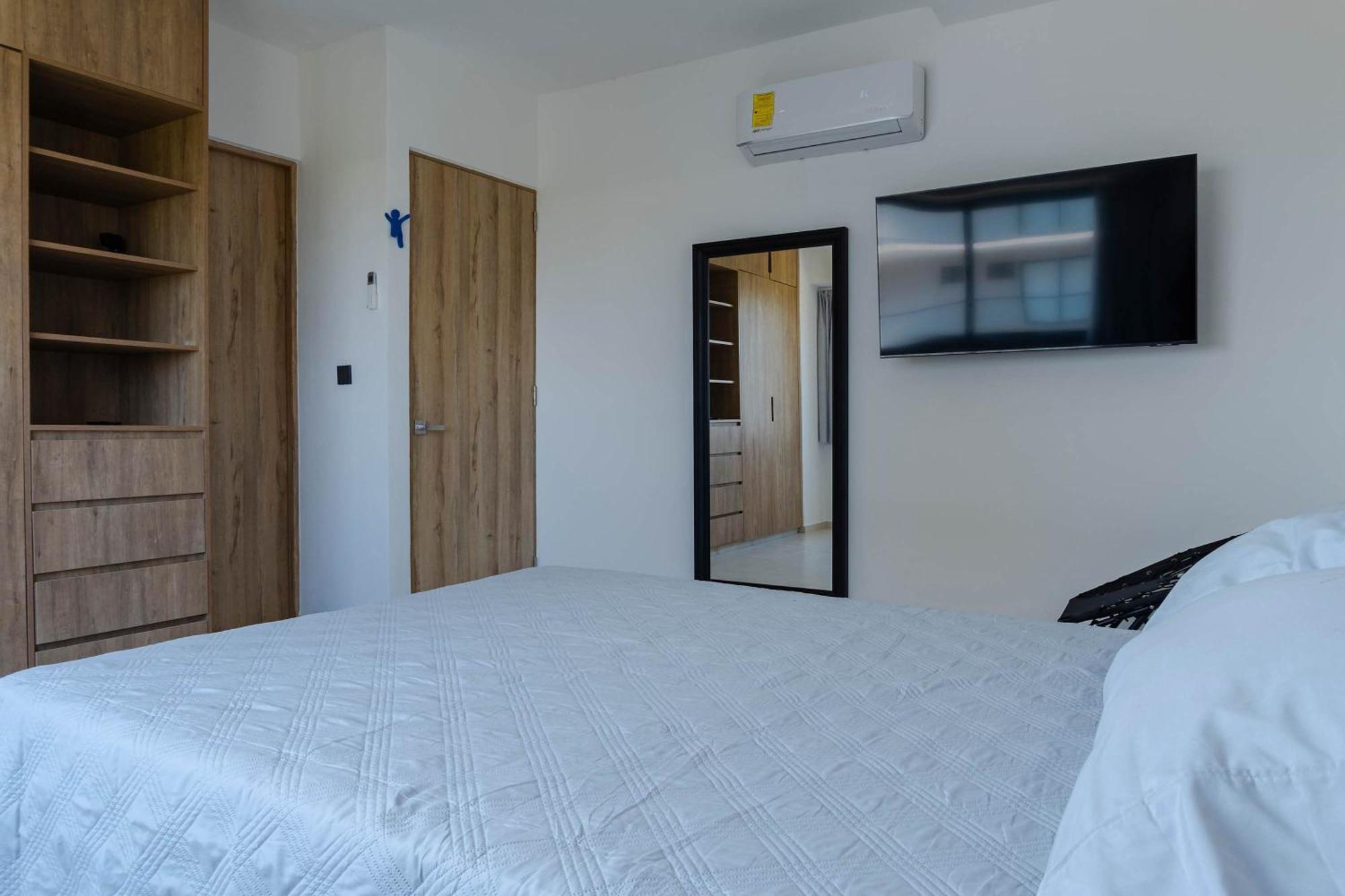 With Pool 3 Beds In *