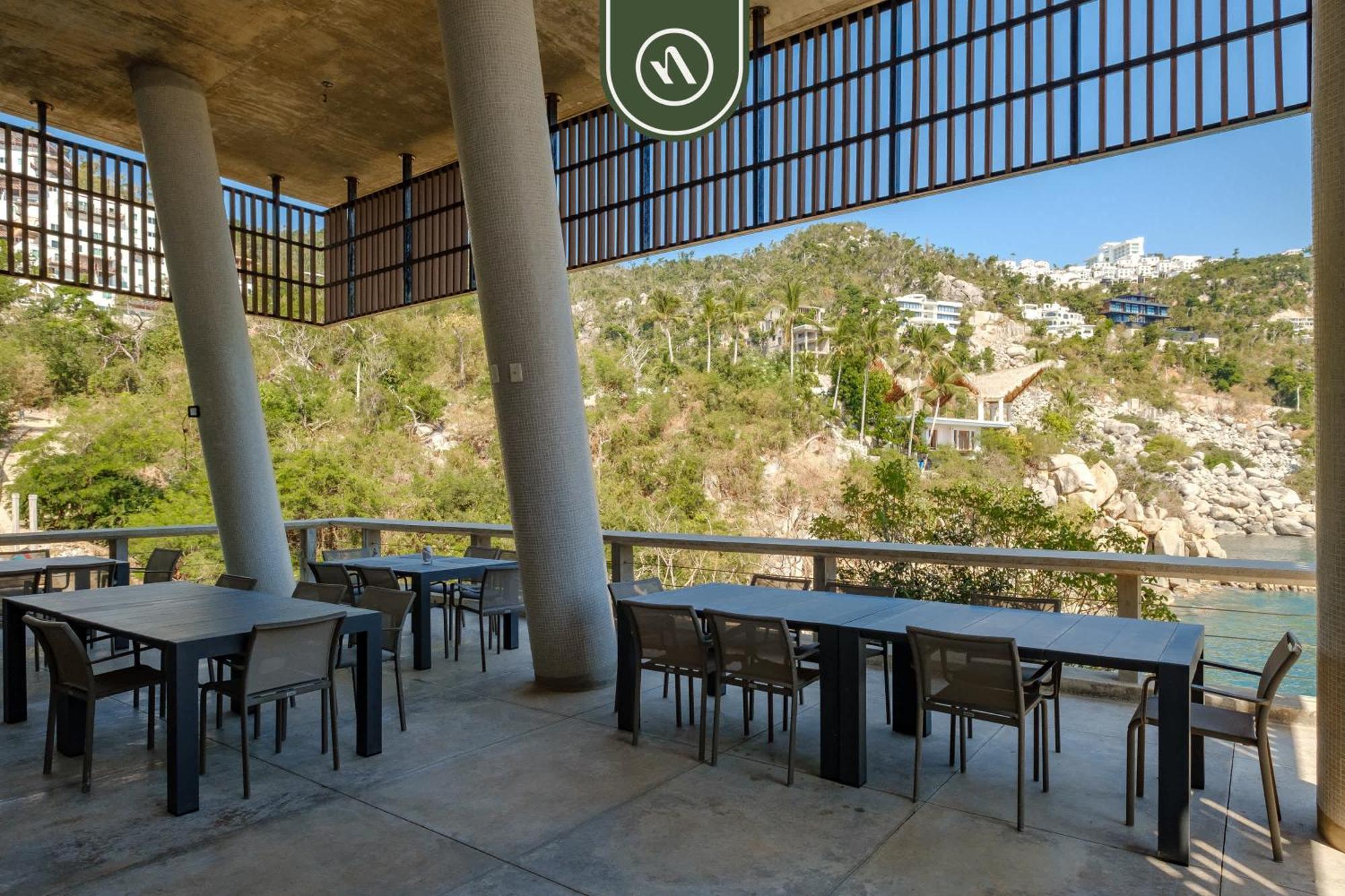 Amazing 3 Bedroom Penthouse With Beachclub *