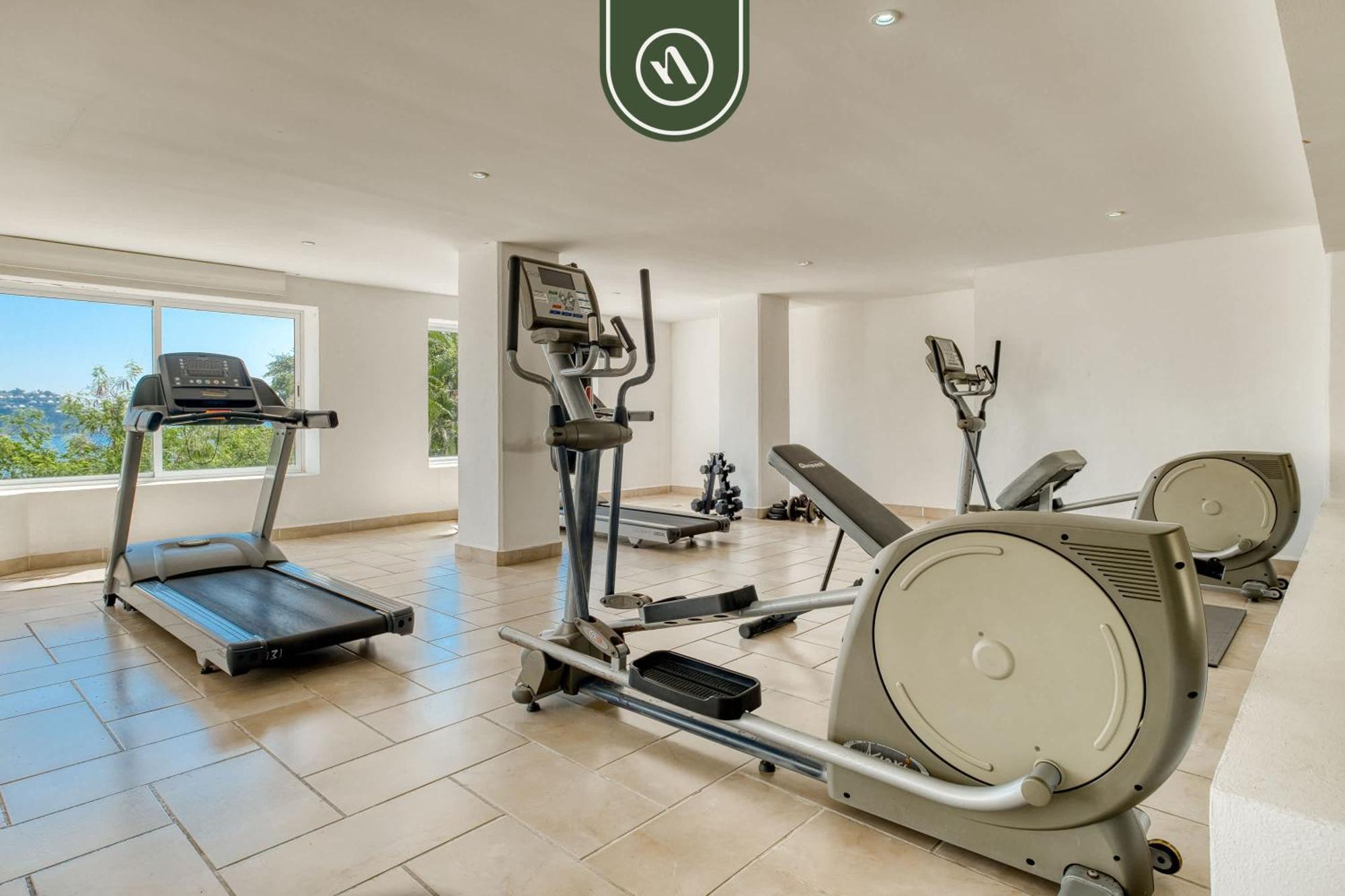 Amazing 3 Bedroom Penthouse With Beachclub