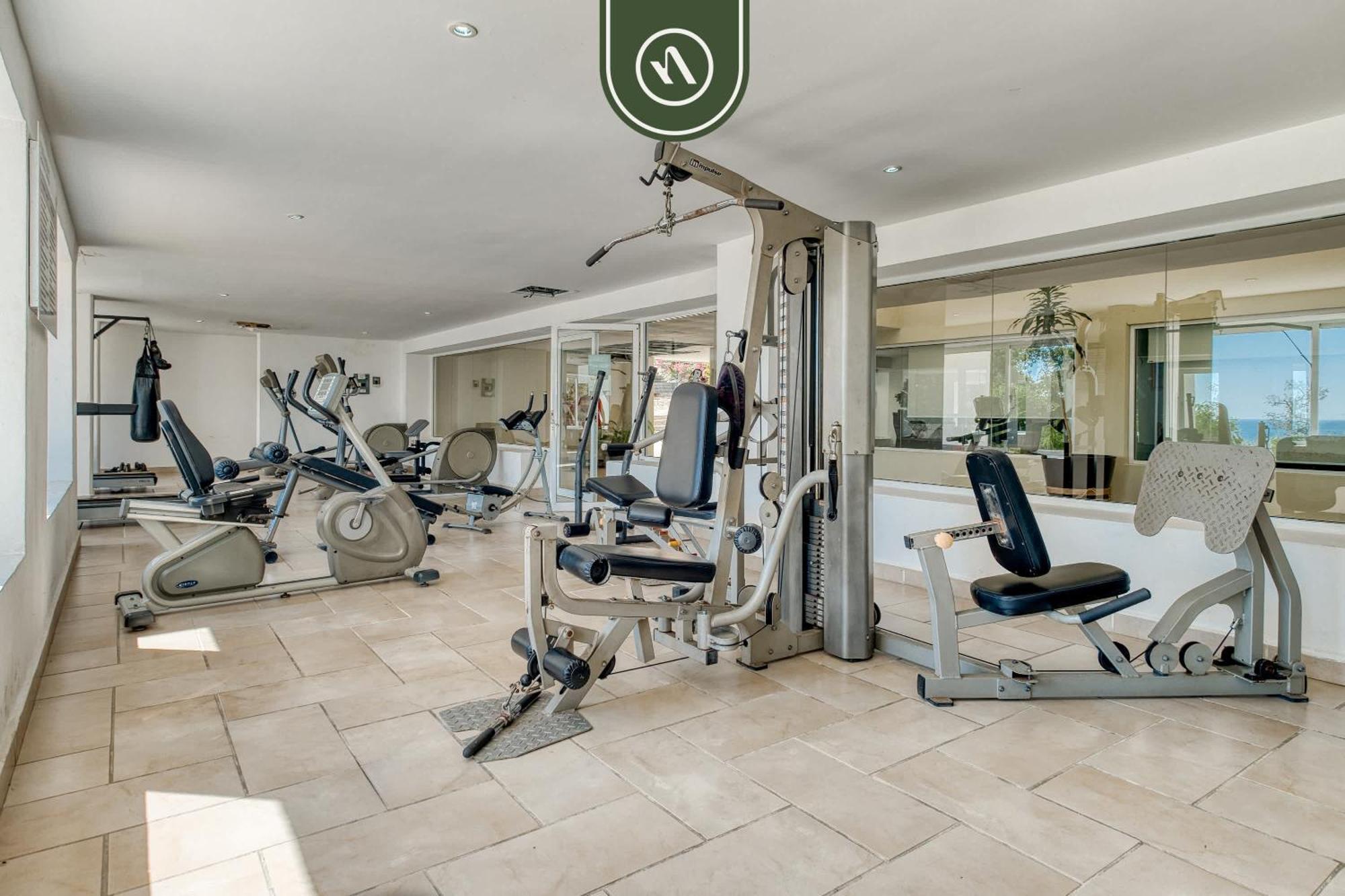 Amazing 3 Bedroom Penthouse With Beachclub *