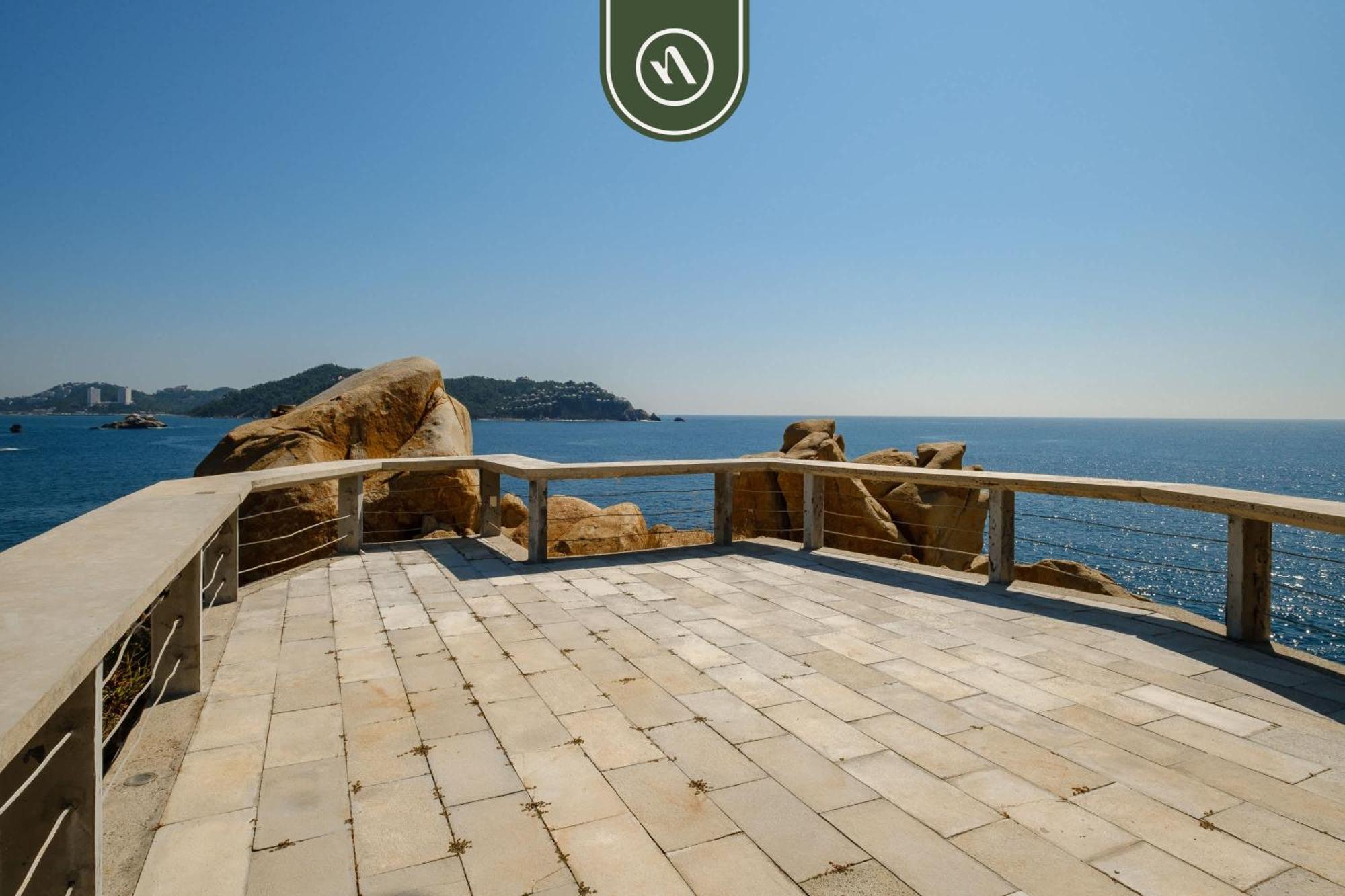 Amazing 3 Bedroom Penthouse With Beachclub