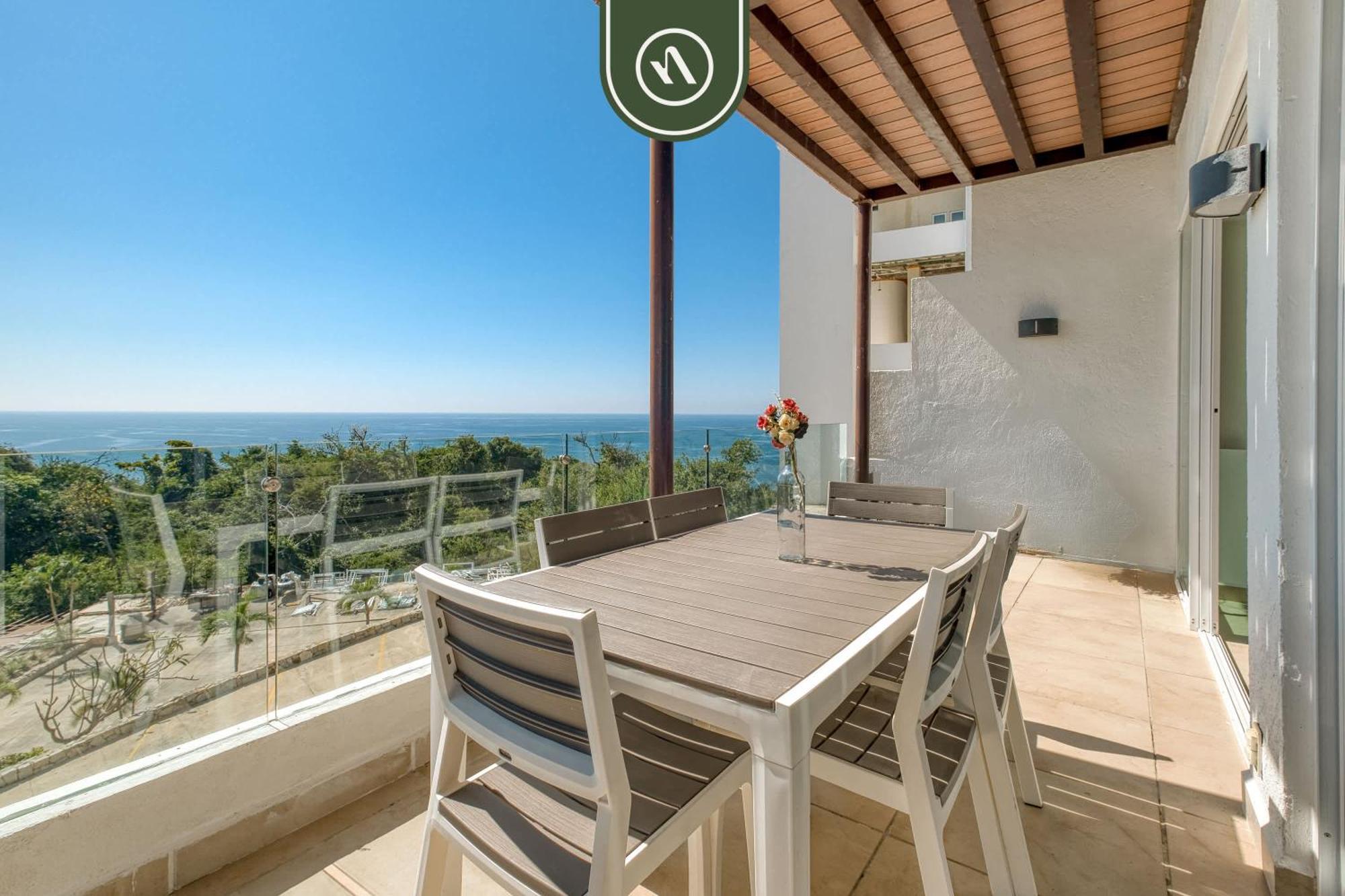 Amazing 3 Bedroom Penthouse With Beachclub *