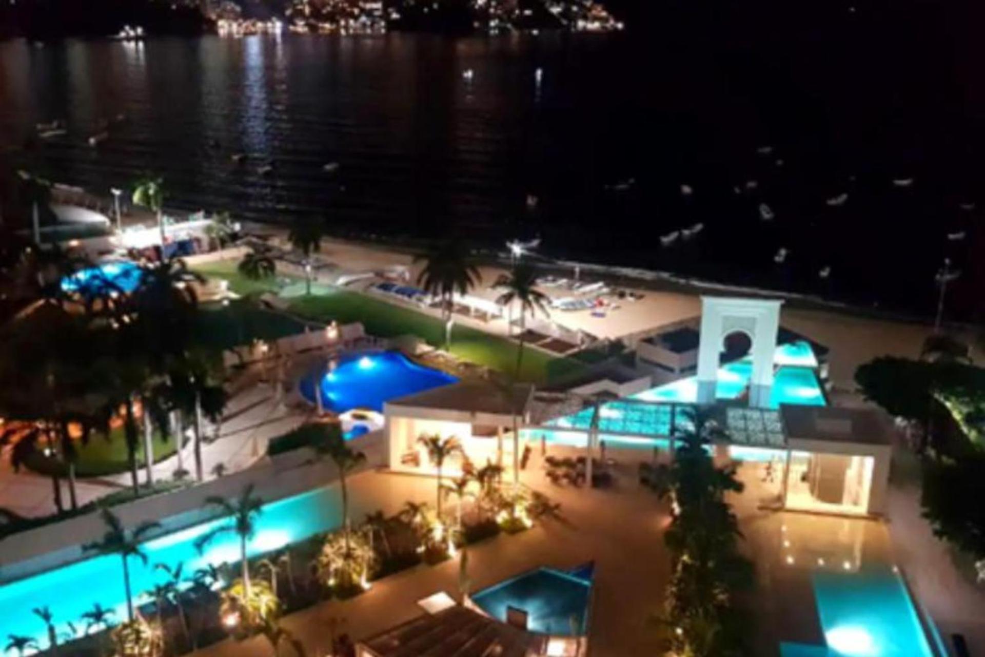 Frente Al Mar En * Acapulco