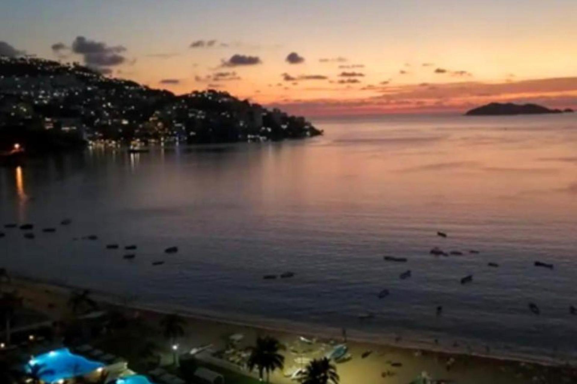 Frente Al Mar En *