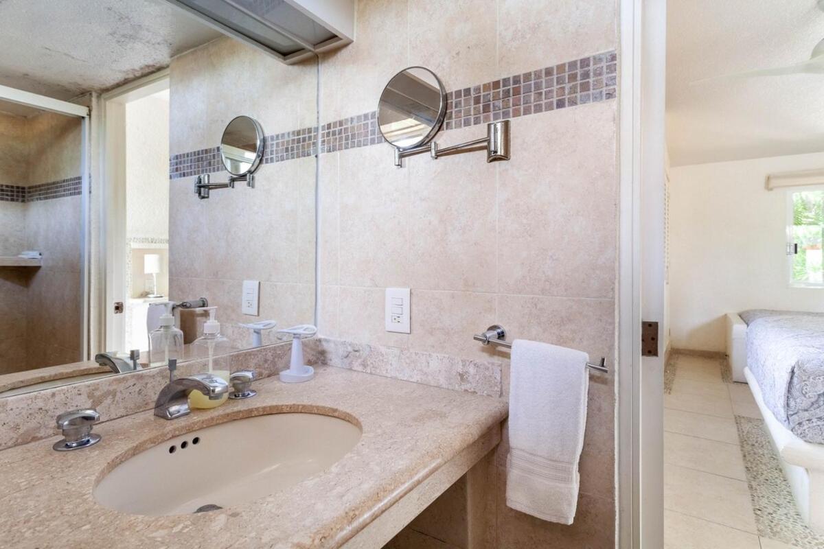 Villa With Private Pool And Security *