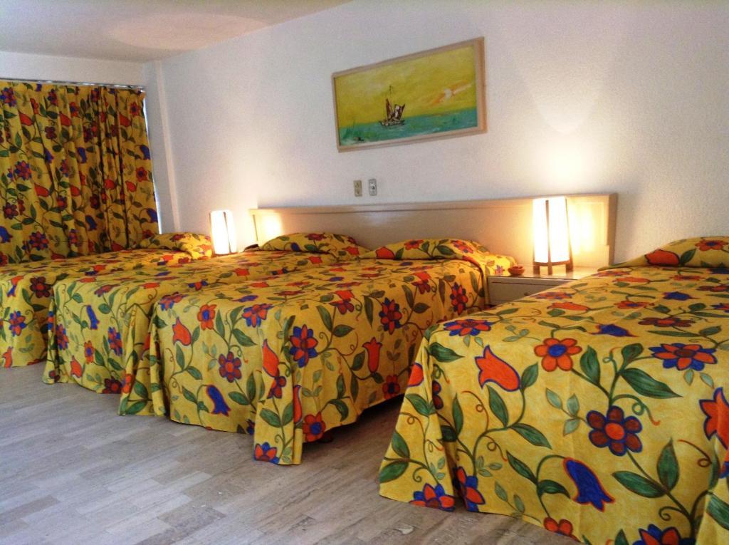 Hotel Sands & Acapulco