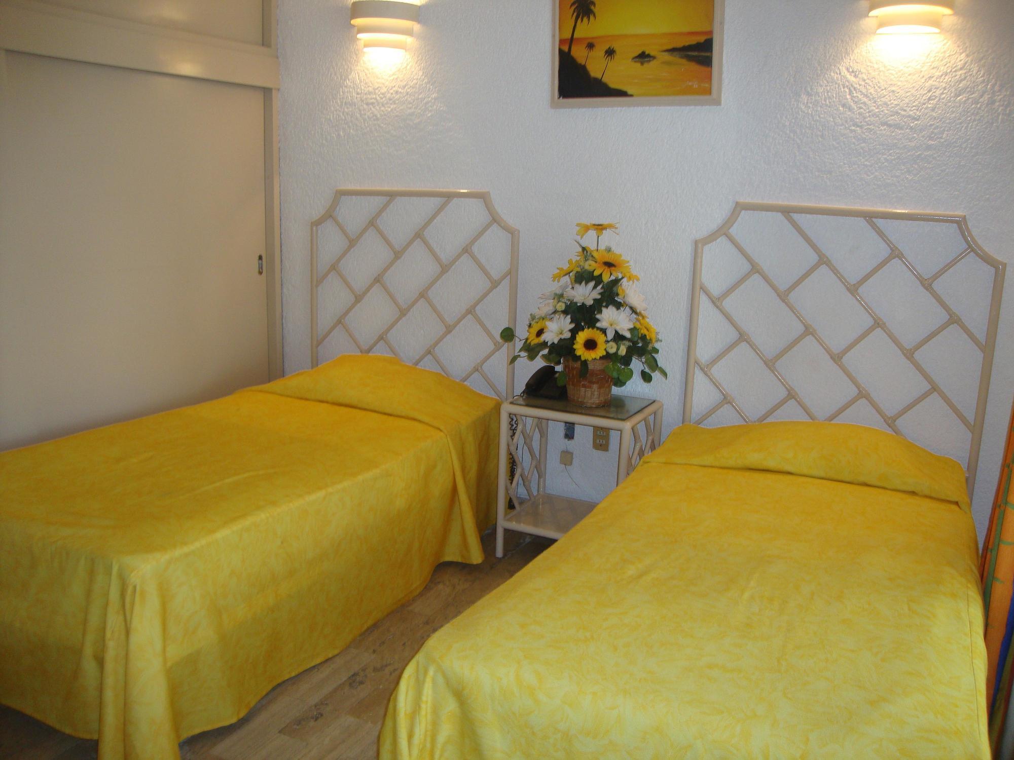 Hotel Sands & Acapulco