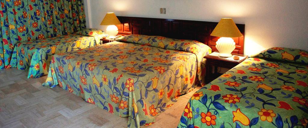 Sands & Hotel Acapulco
