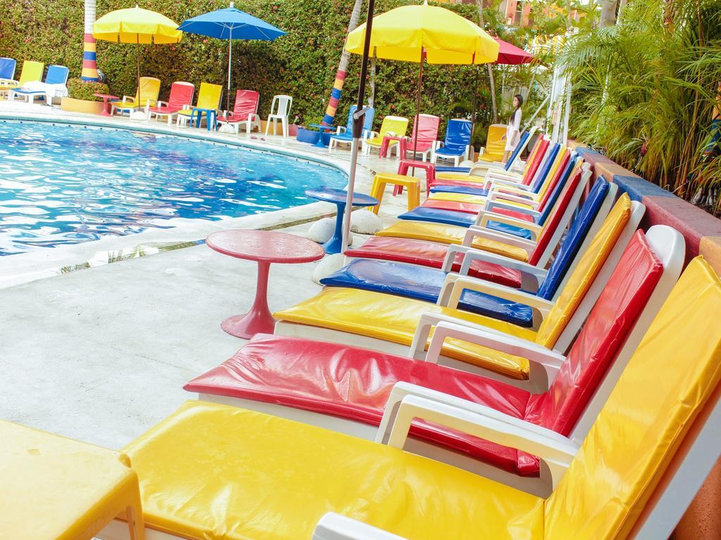 Hotel Sands & Acapulco