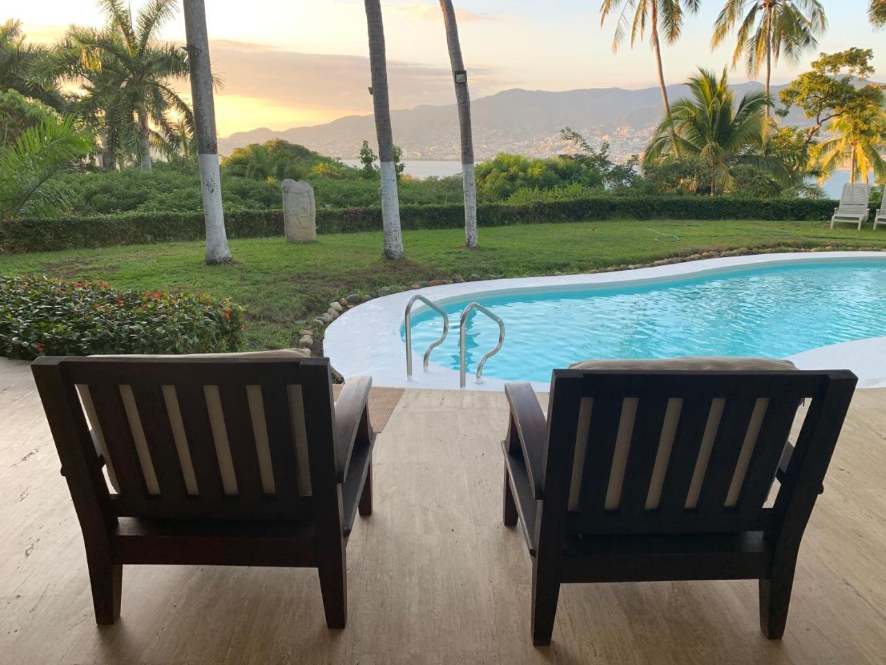 Casa En Fraccionamiento Las Brisas * Acapulco
