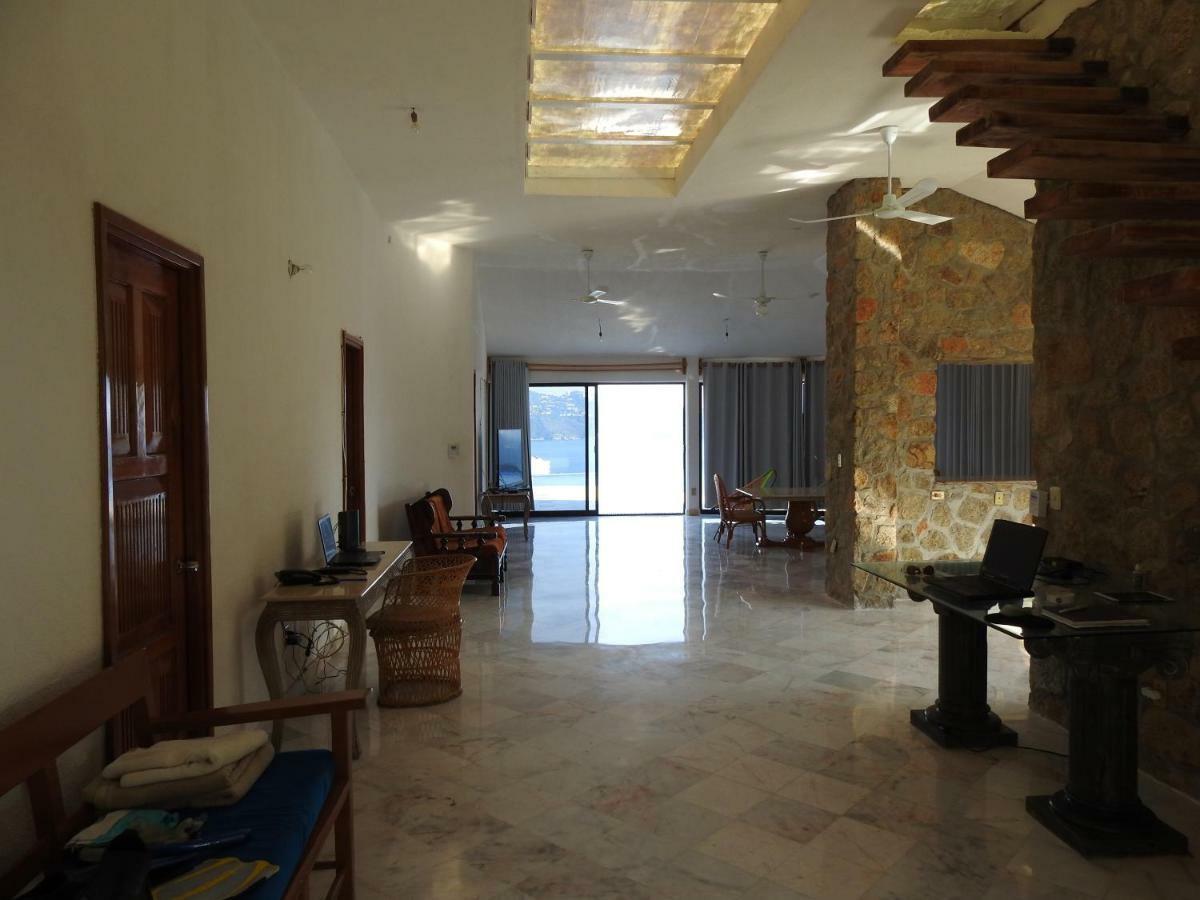 Agustin Villa Acapulco
