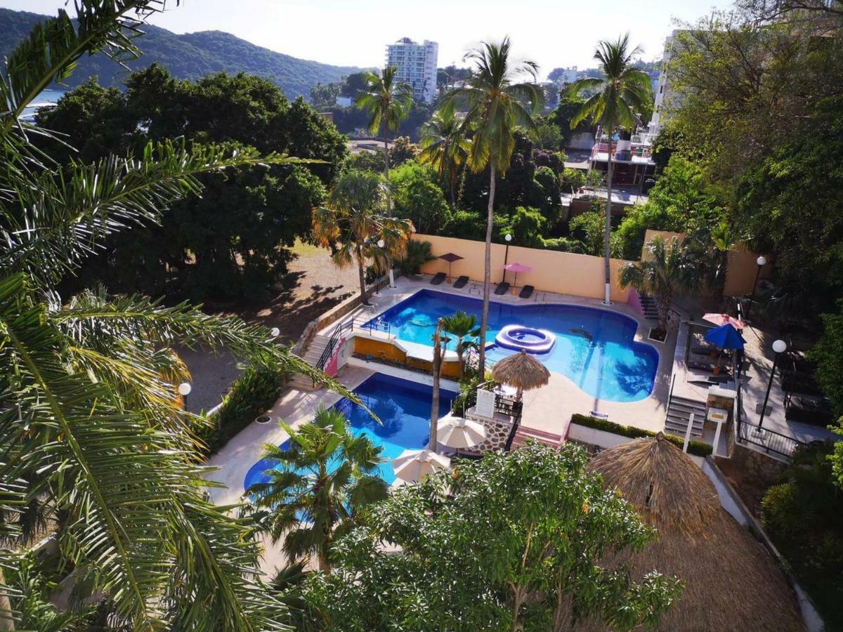 Twin Towers Overlooking Apartamento Acapulco