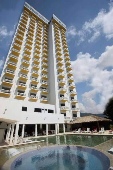 Luxurious Apartment, Oceanfront, Spectacular View Apartment *