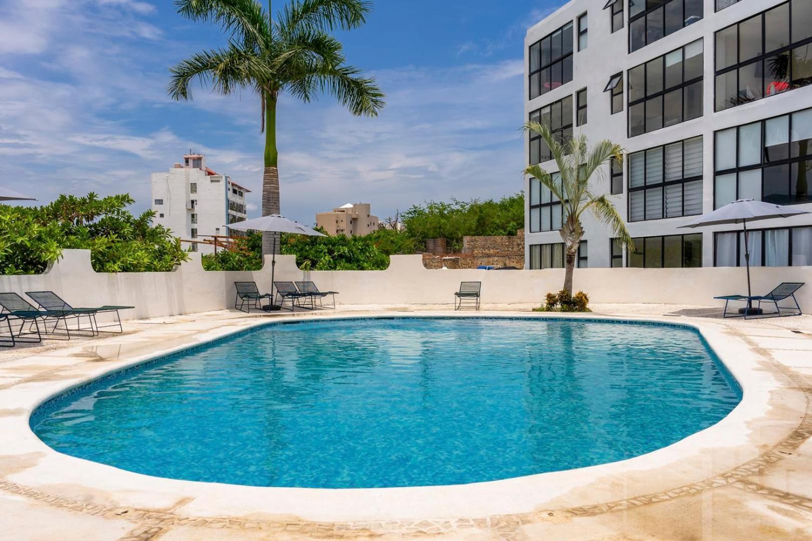 Retreat With Bay Views & Amenities *