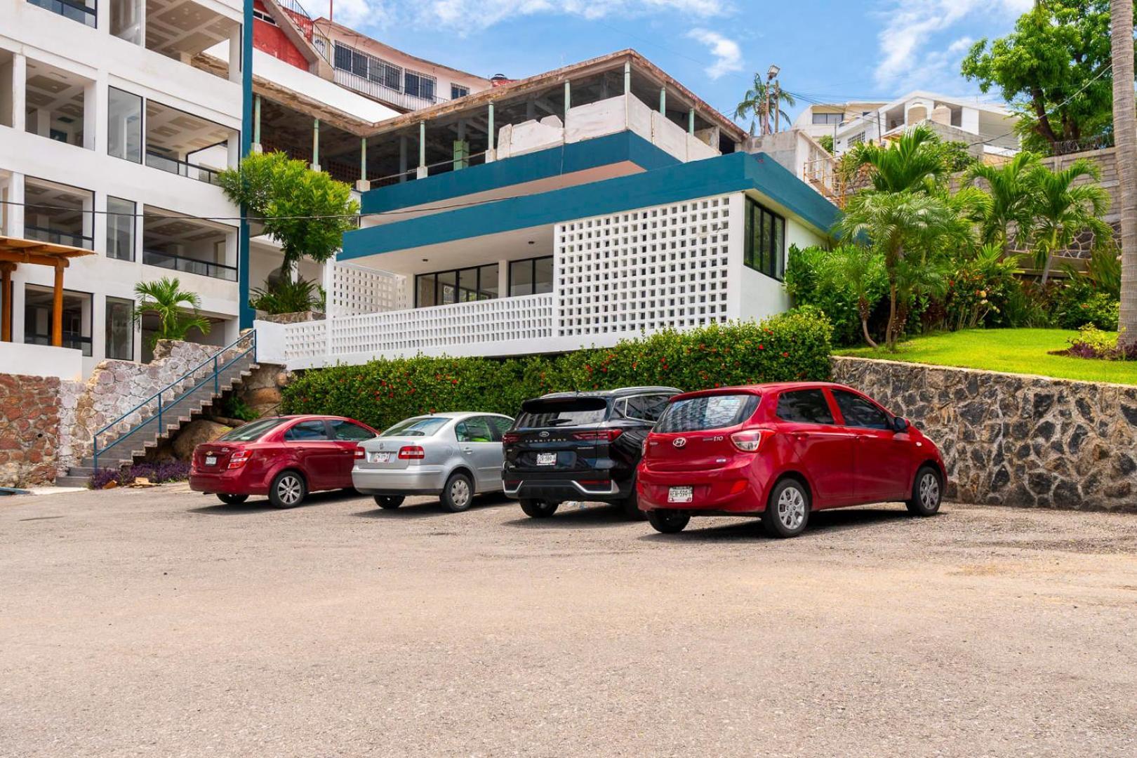 Apartment Retreat With Bay Views & Amenities *