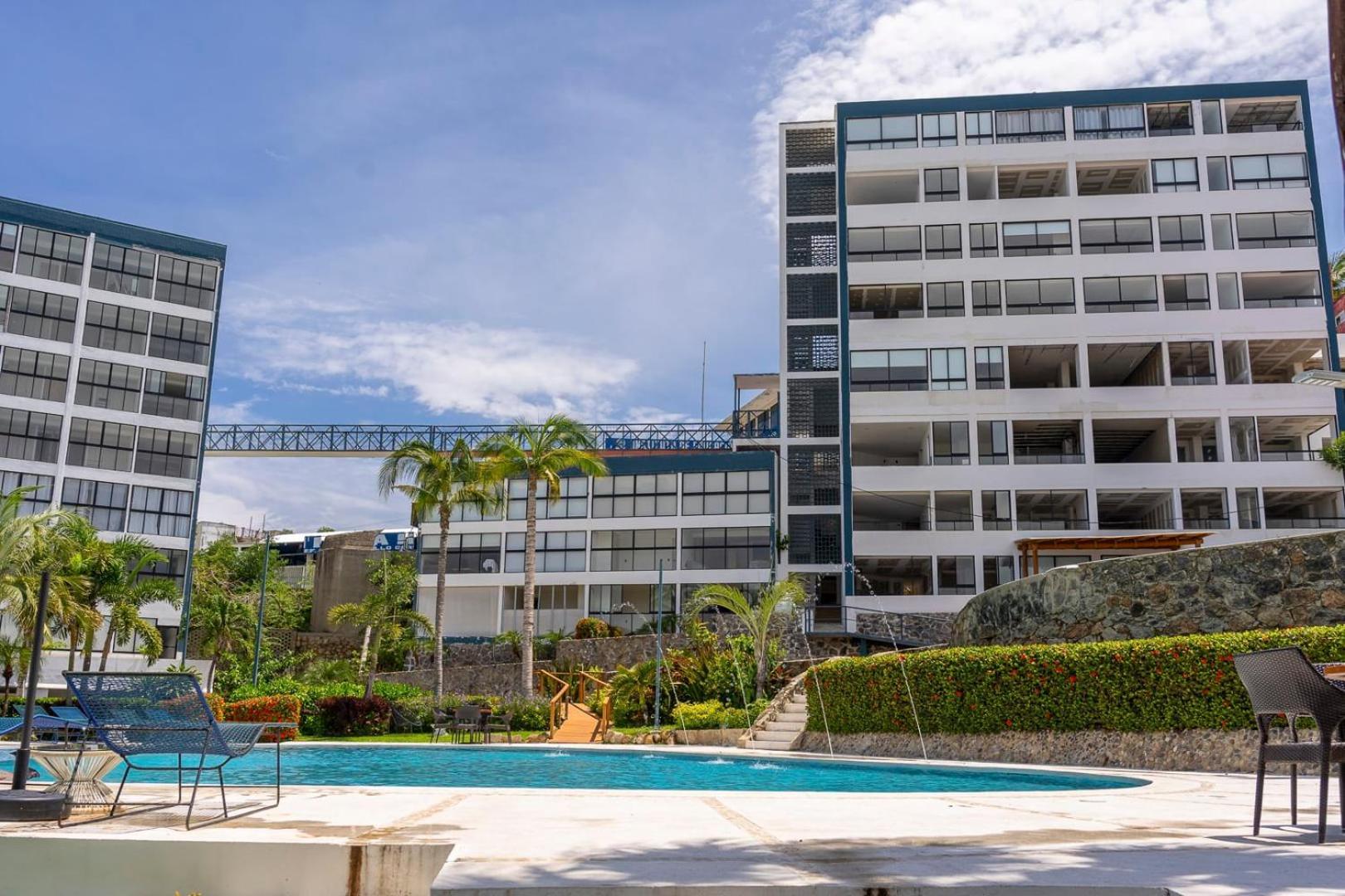 Apartment Retreat With Bay Views & Amenities Acapulco