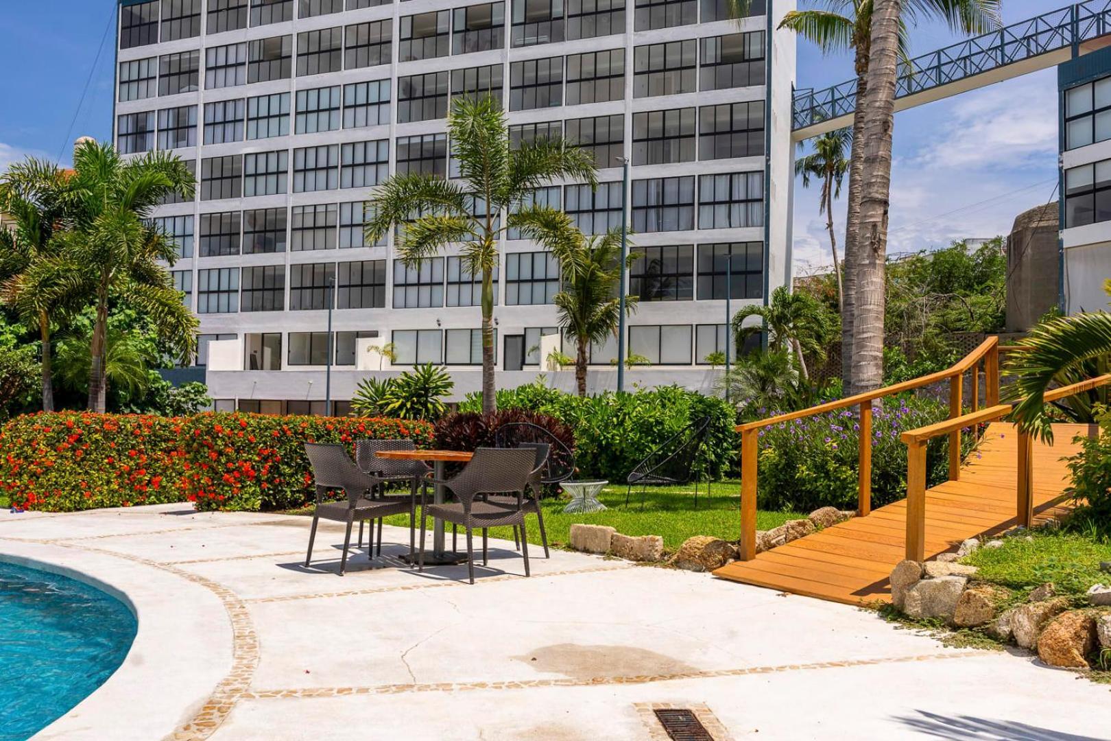 Apartment Retreat With Bay Views & Amenities Acapulco