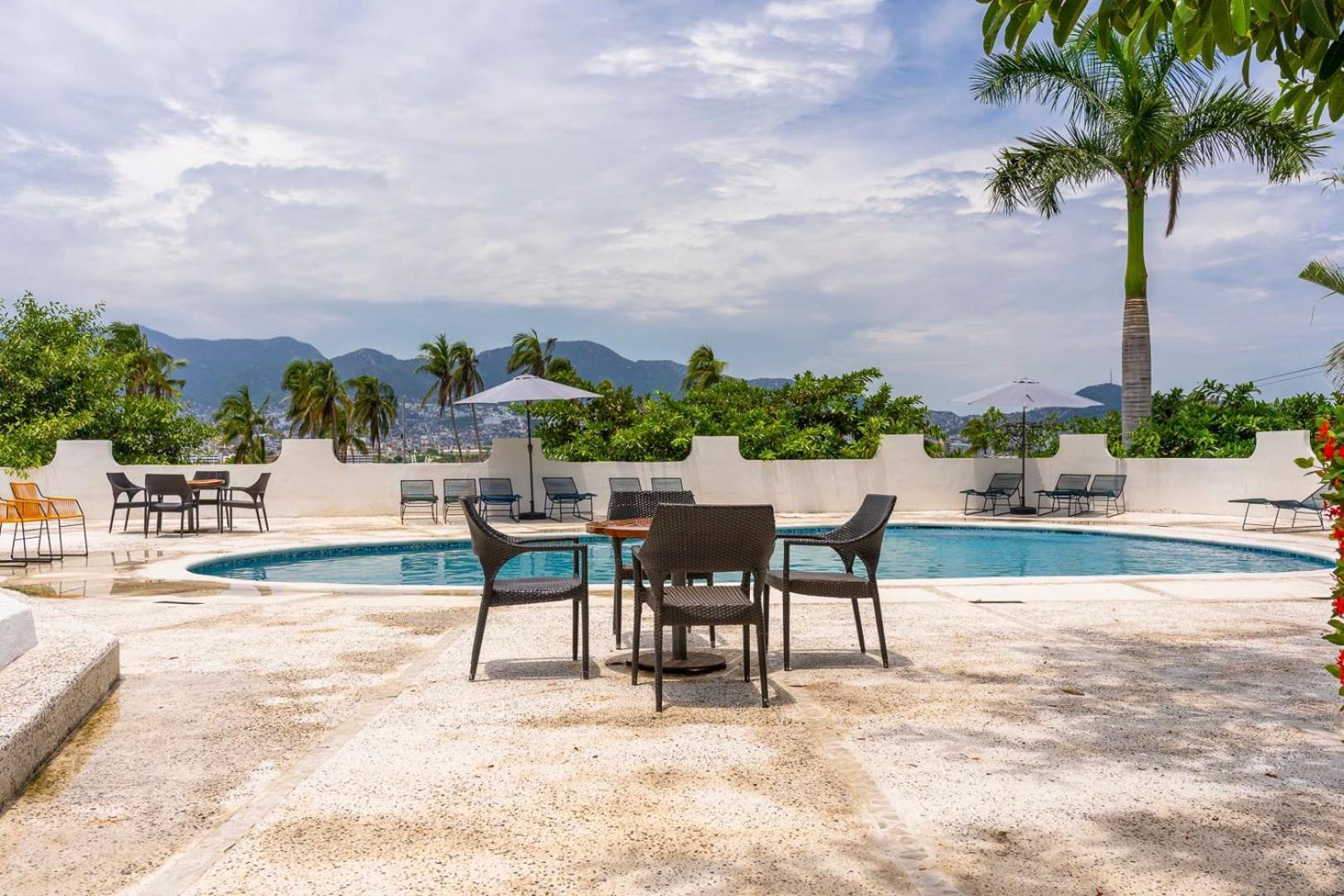 Retreat With Bay Views & Amenities *