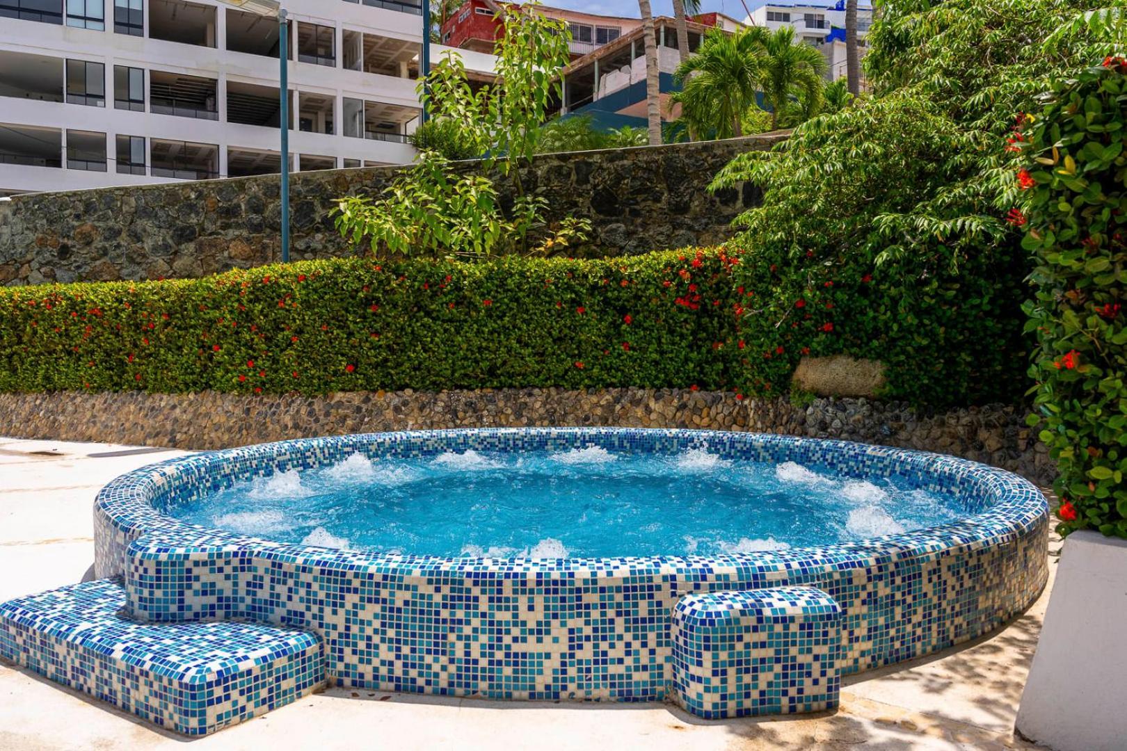 Apartment Retreat With Bay Views & Amenities Acapulco