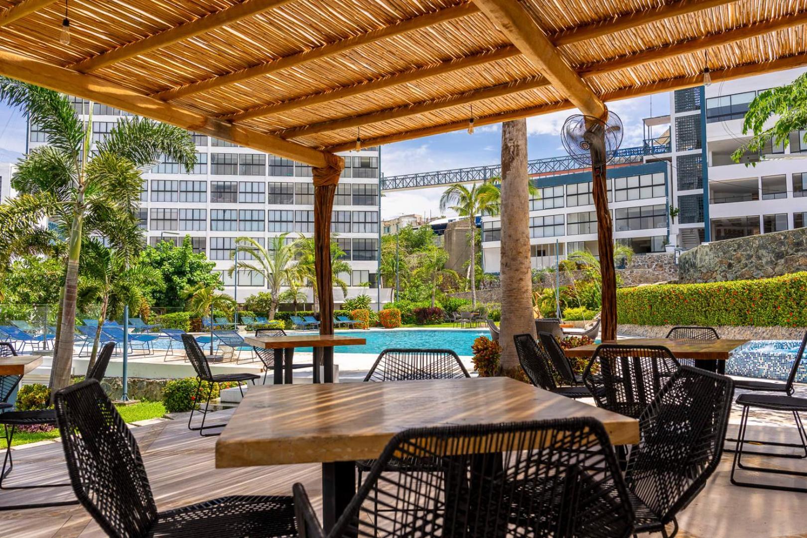 Retreat With Bay Views & Amenities * Acapulco