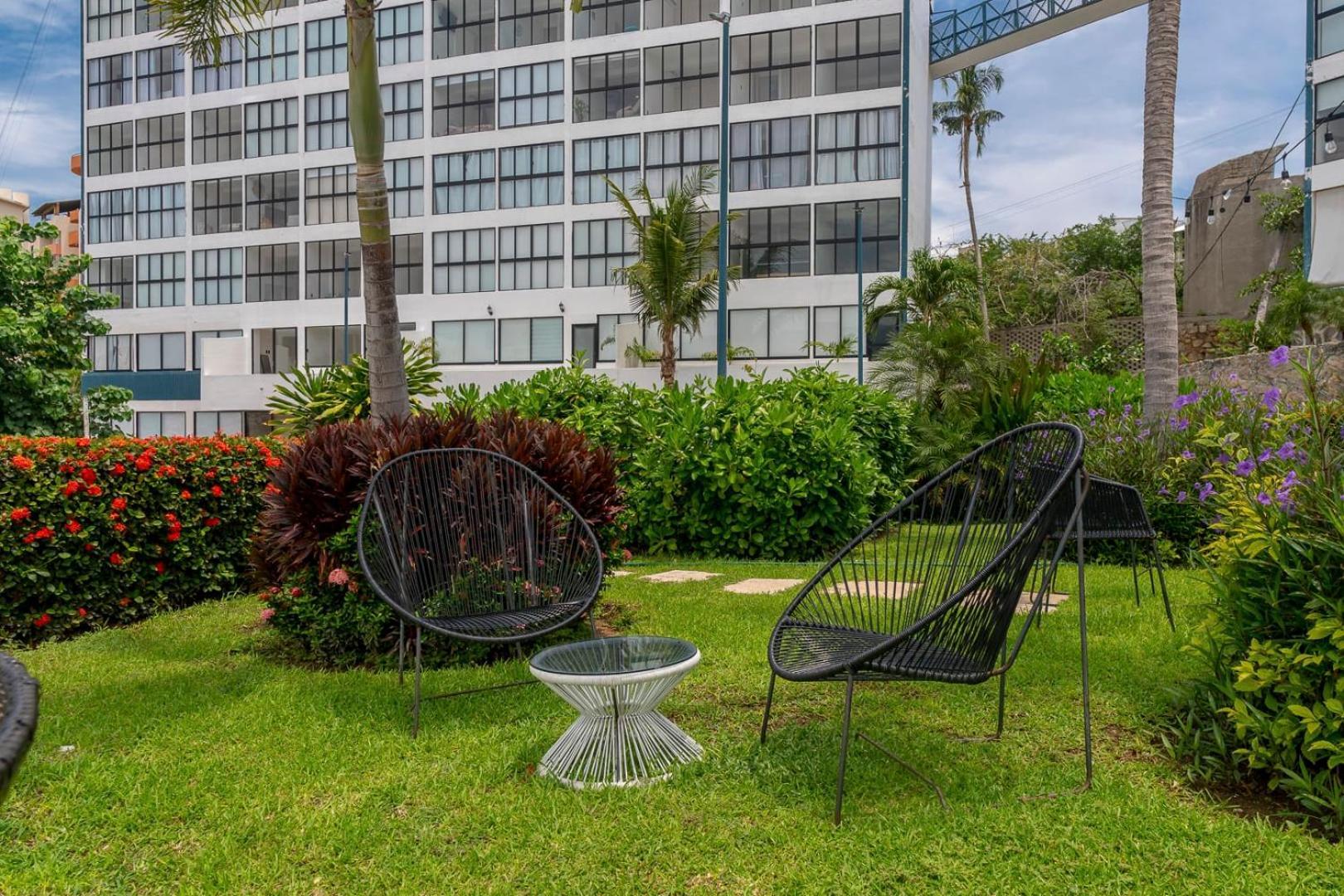 Retreat With Bay Views & Amenities Apartment *