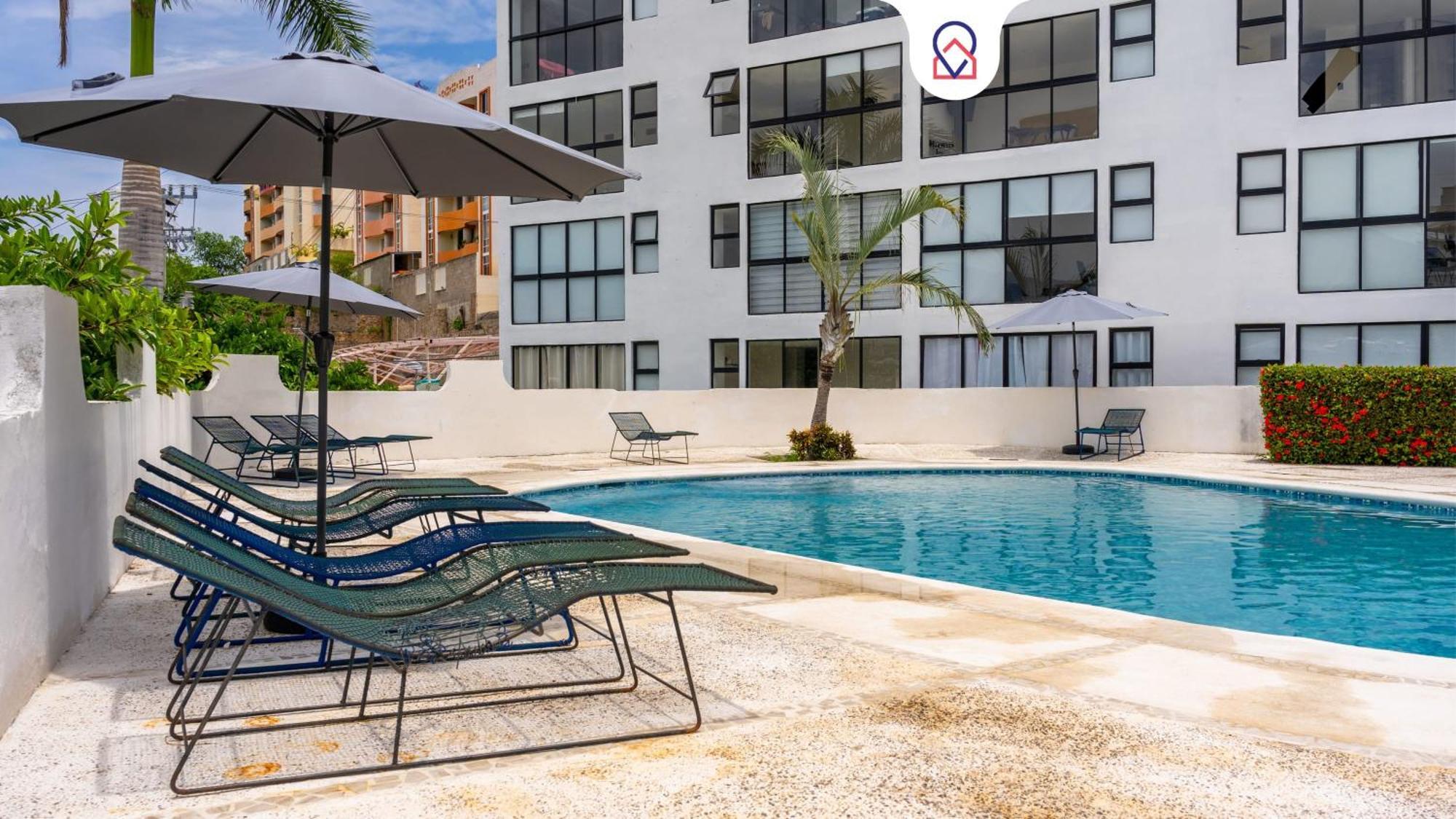 Retreat With Bay Views & Amenities