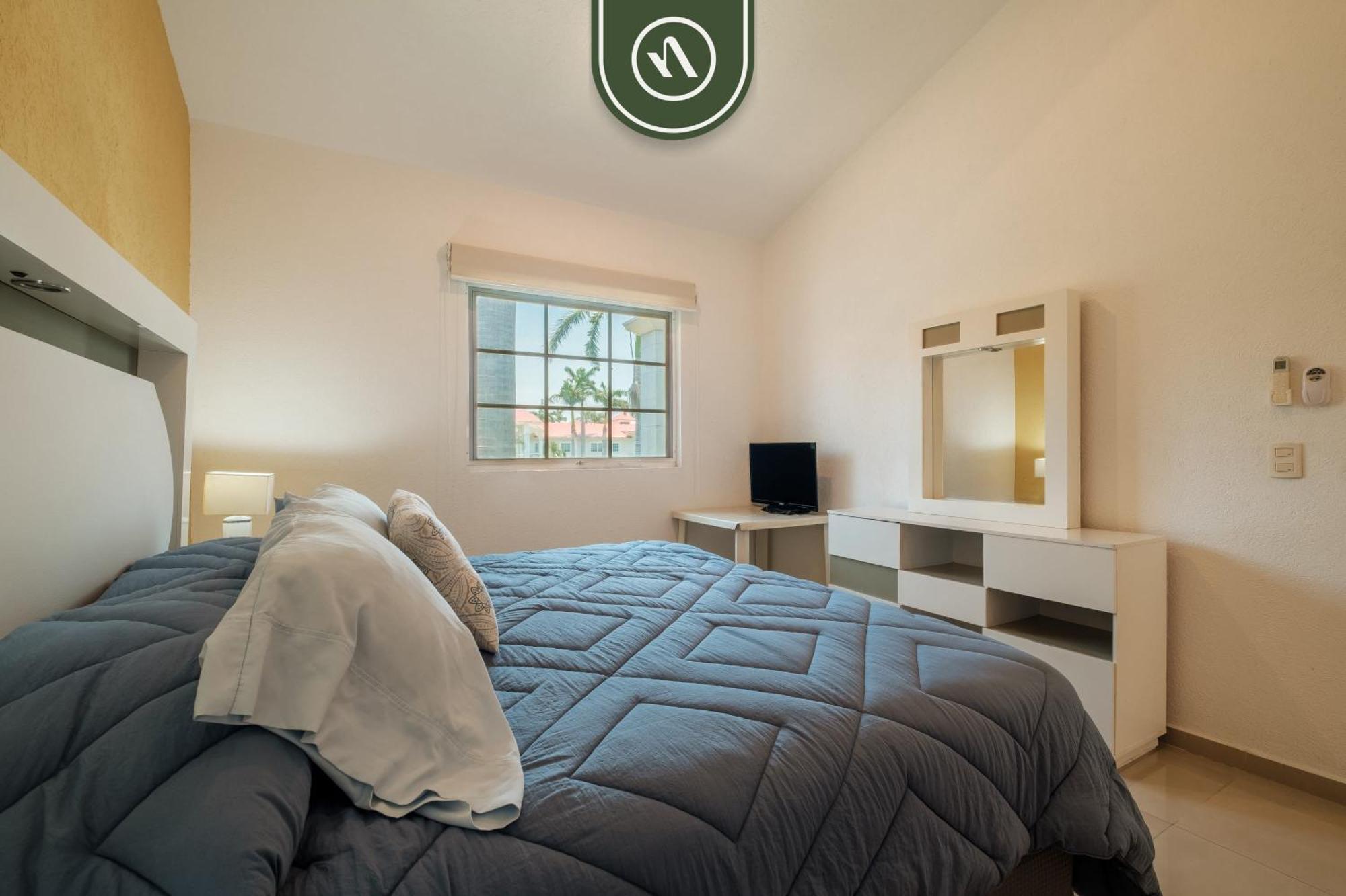 2br House - Private Patio - Apartment