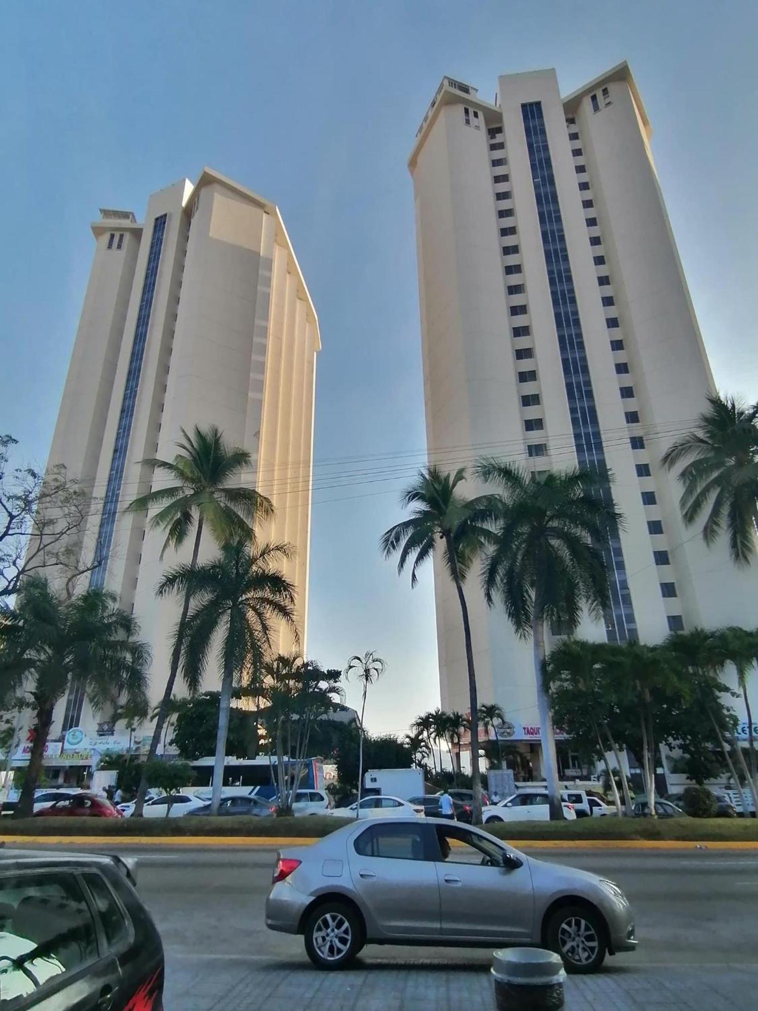 Apartahotel Penthouse Torres Gemelas