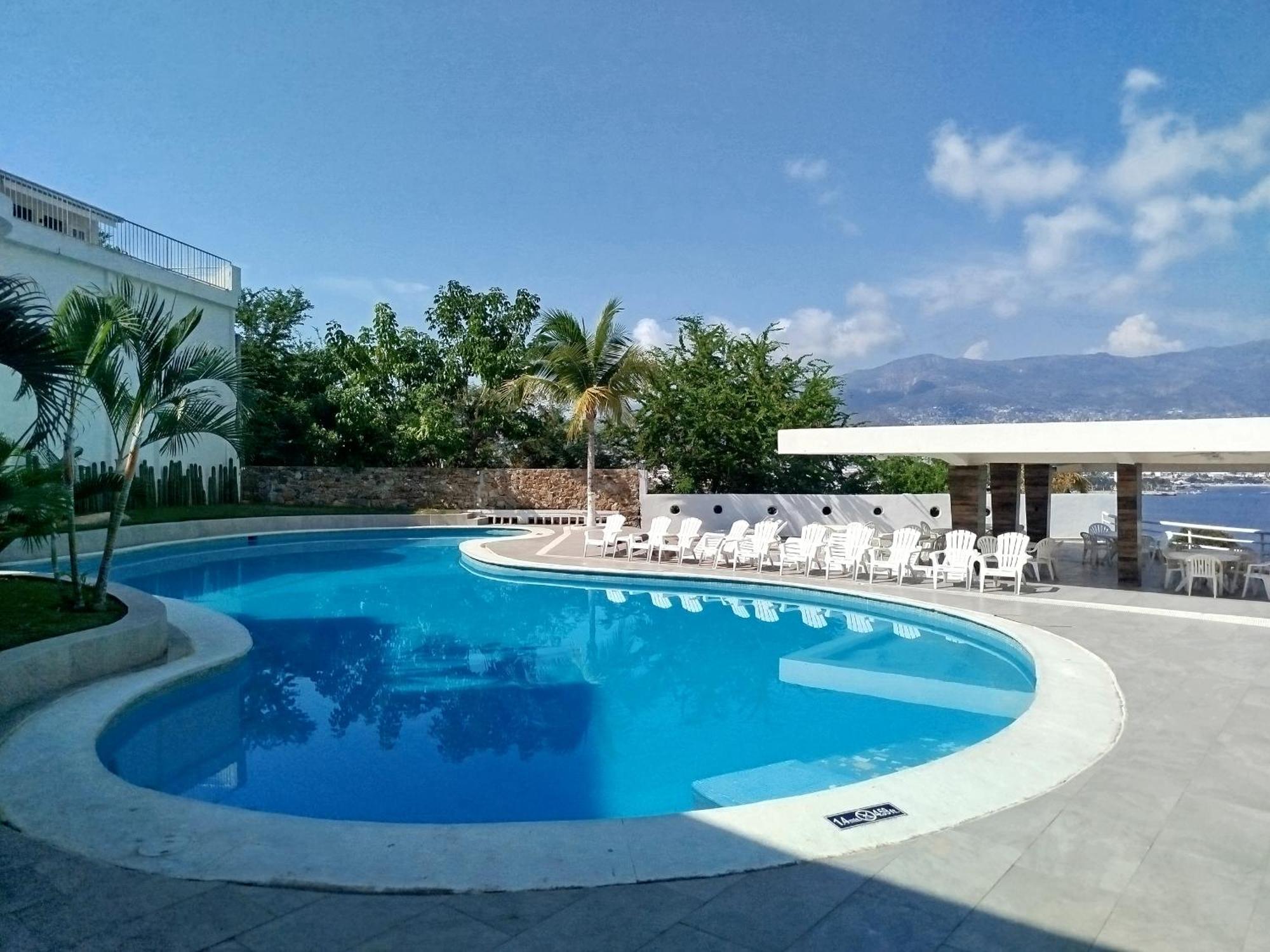 Aristos Hotel