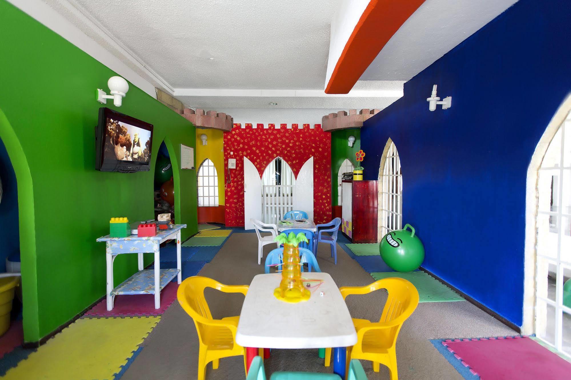 Krystal Hotel 3*