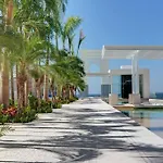 Luxury Apartment In Front Of Acapulco Beach