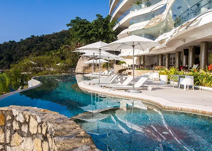 B Pichilingue Rooms & Beach Club