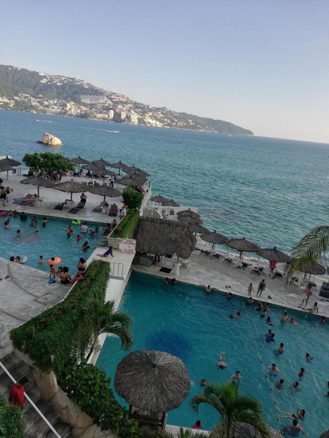 Hermosa Torres Gemelas Acapulco