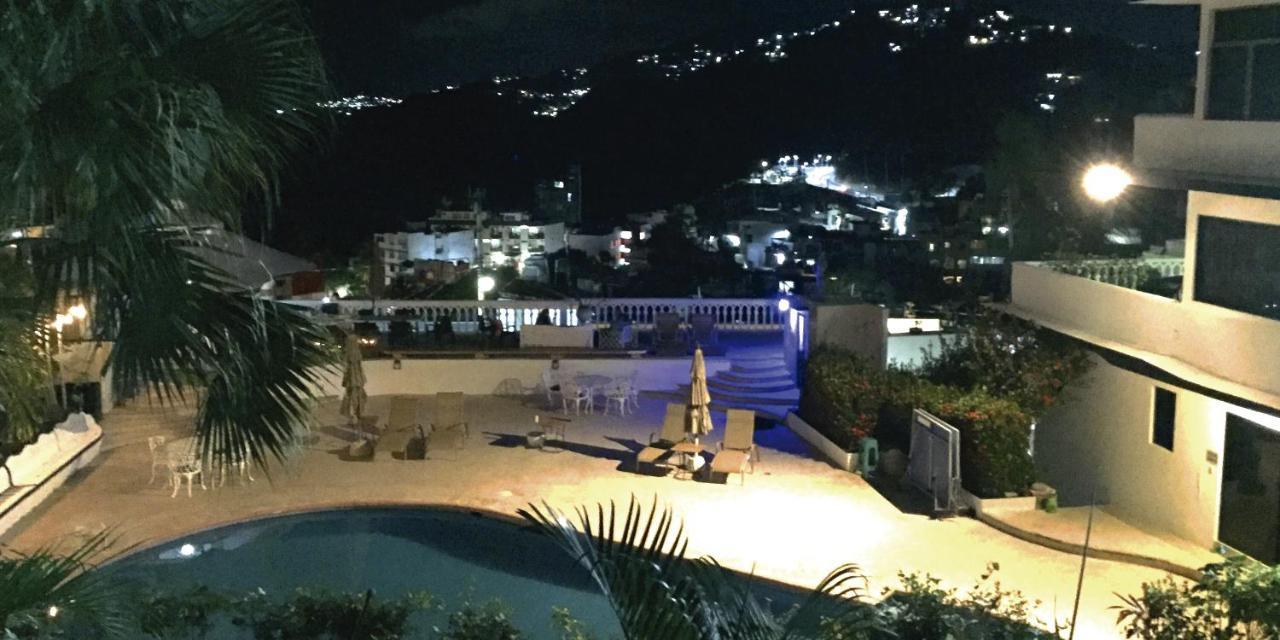 Guitarron Villa *