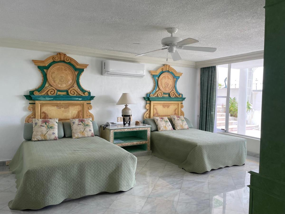 Jade Luxury Full Service Staff Acapulco