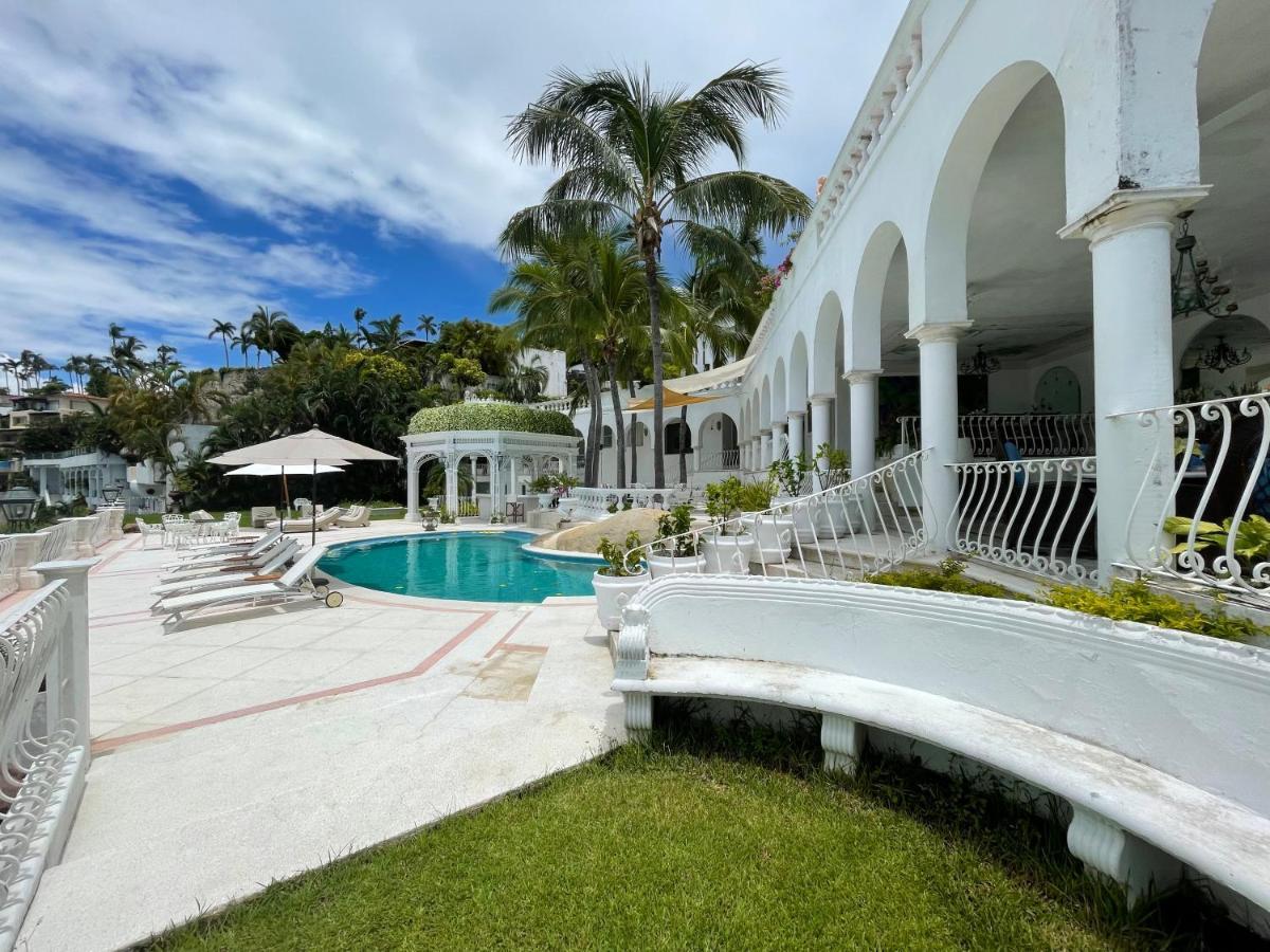 Villa Jade Luxury Full Service Staff