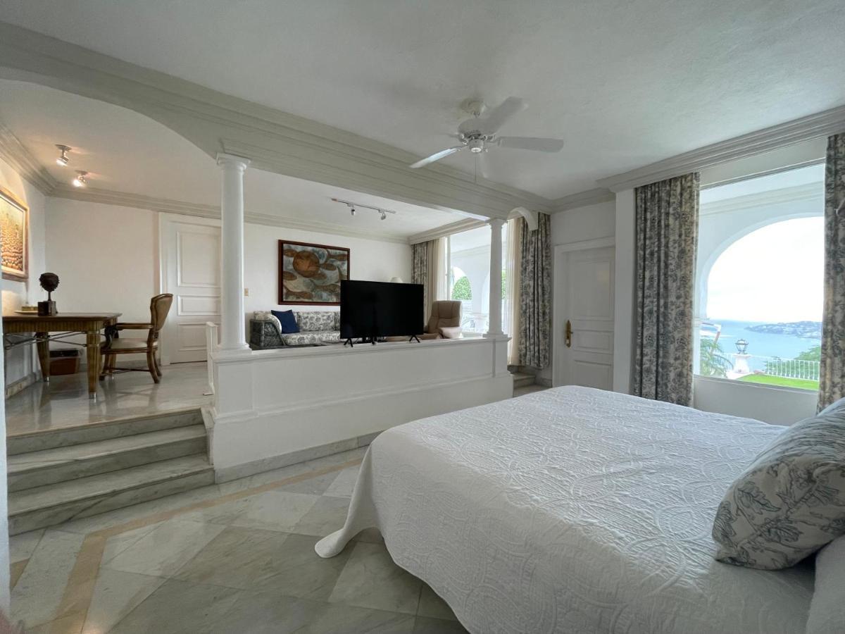 Jade Luxury Full Service Staff *