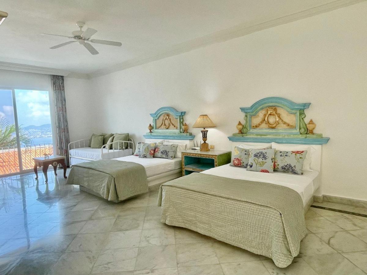Jade Luxury Full Service Staff Acapulco