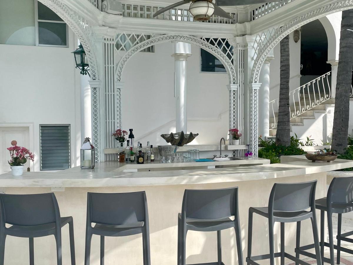 Jade Luxury Full Service Staff Acapulco