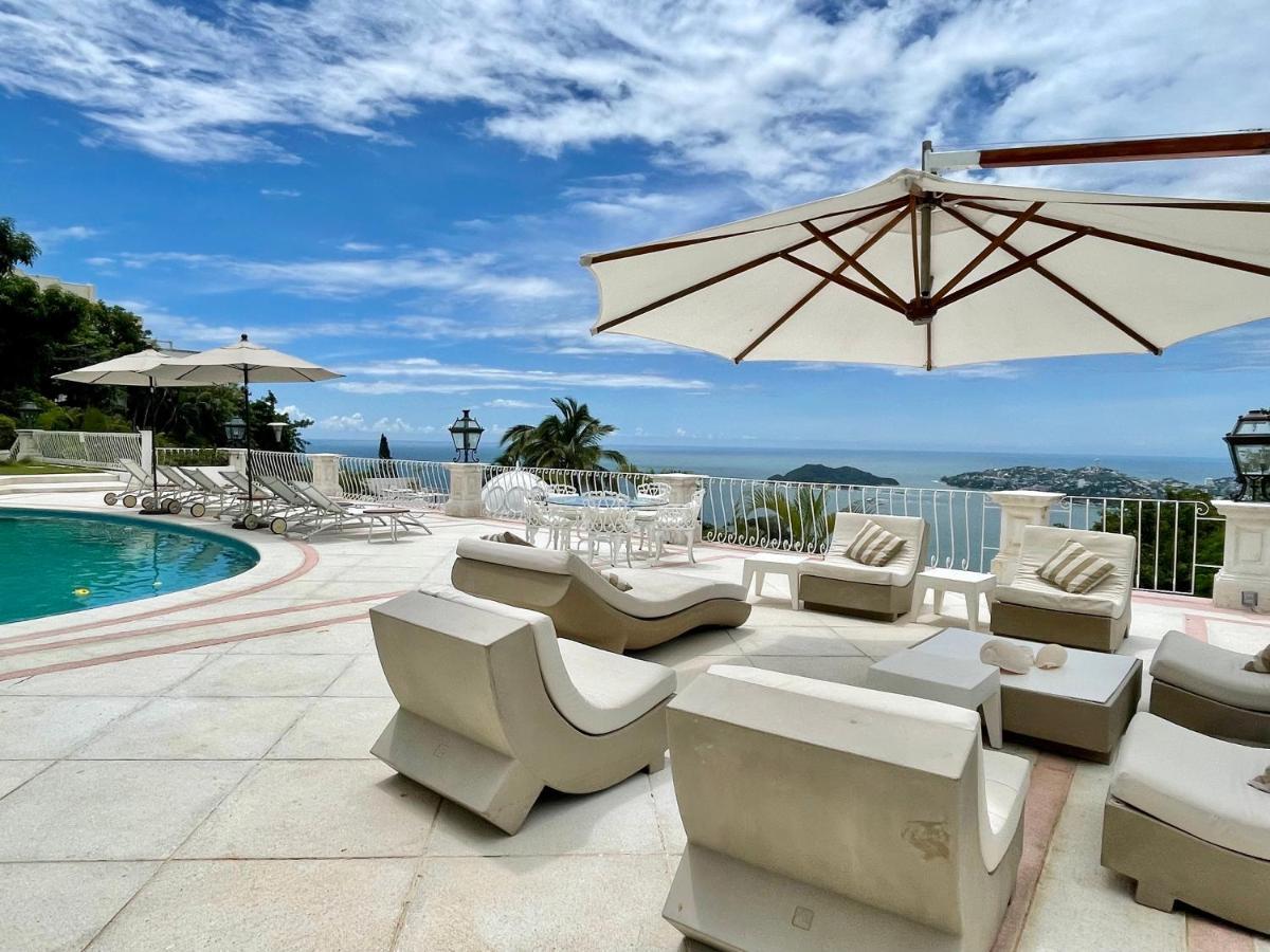 Villa Jade Luxury Full Service Staff Acapulco