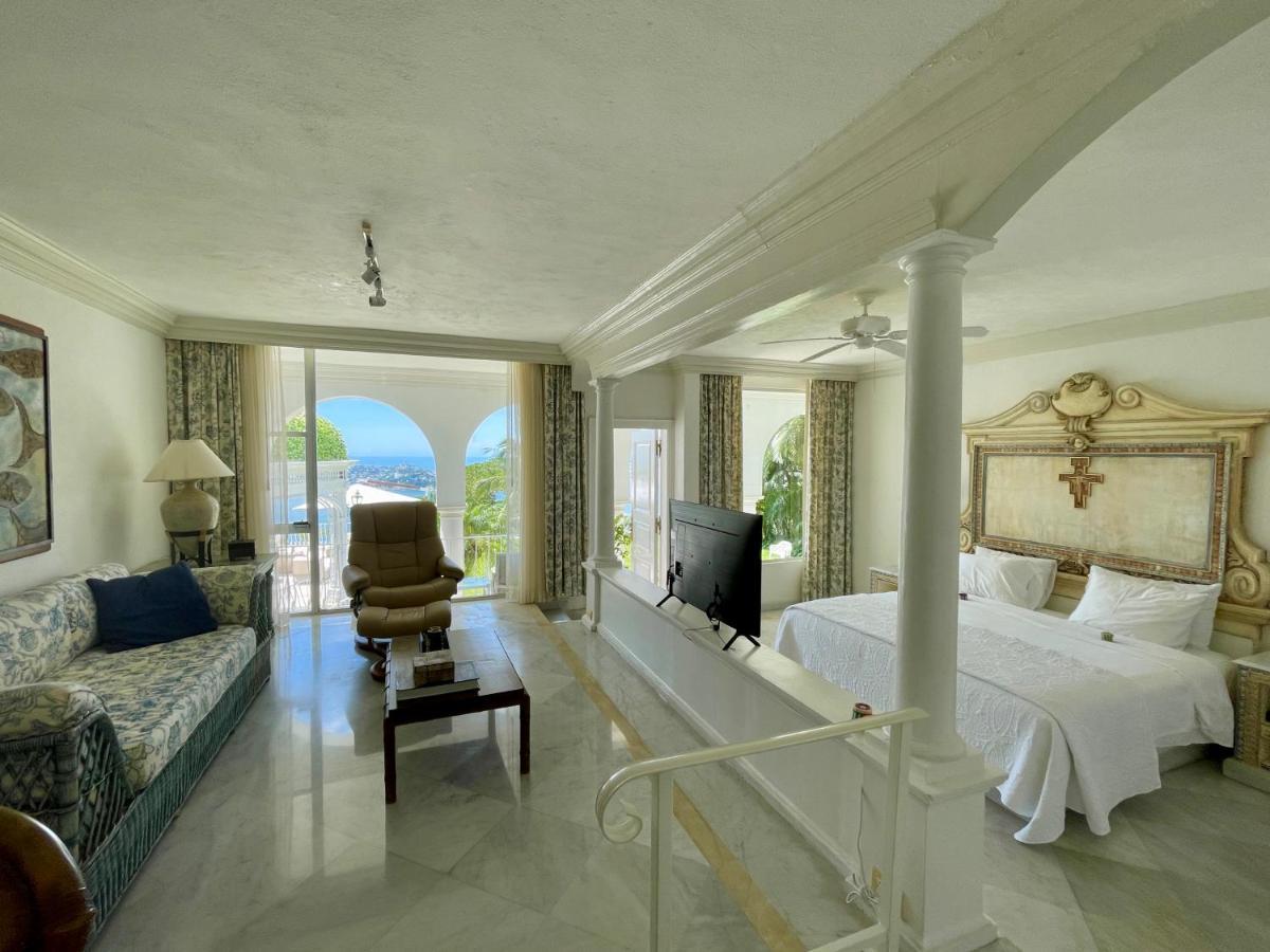 Jade Luxury Full Service Staff Villa