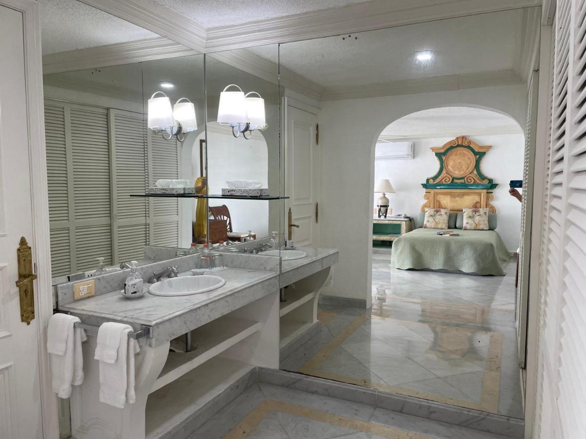 Jade Luxury Full Service Staff Villa Acapulco