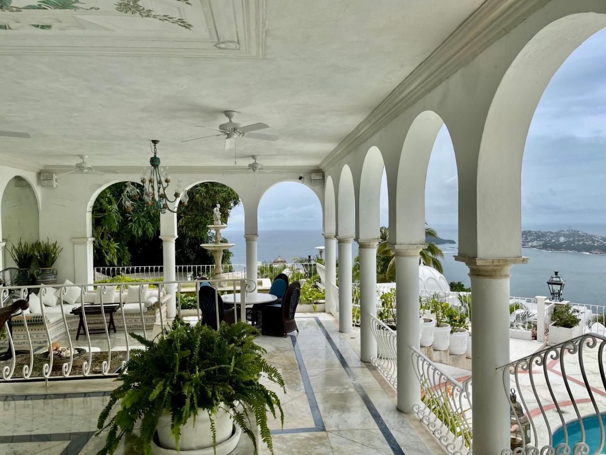 Jade Luxury Full Service Staff Villa