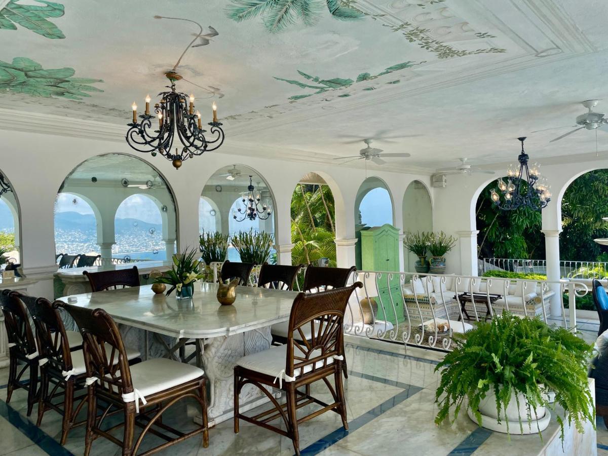 Jade Luxury Full Service Staff Acapulco