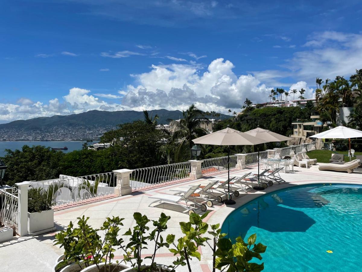 Villa Jade Luxury Full Service Staff Acapulco